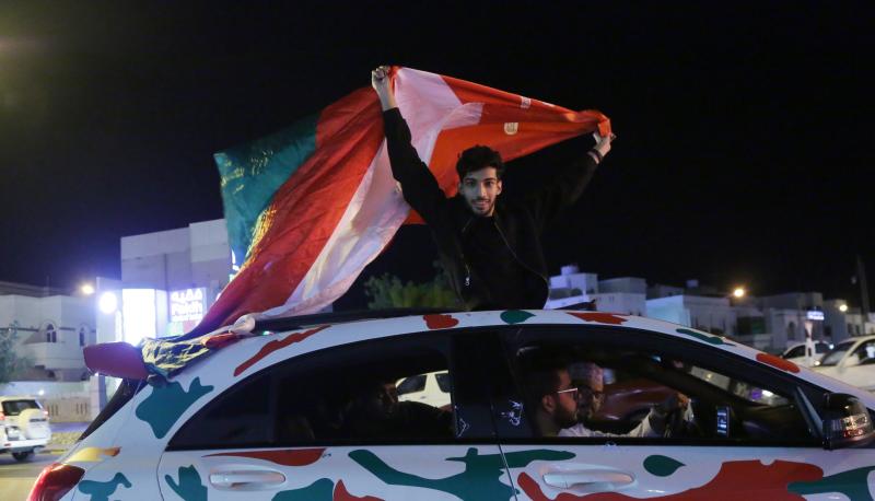 Umman Ulusal Günü kutlamları sadece resmi törenlerden ibaret değil halk da törenlere büyük bir coşkuyla katılıyor (Times of Oman)