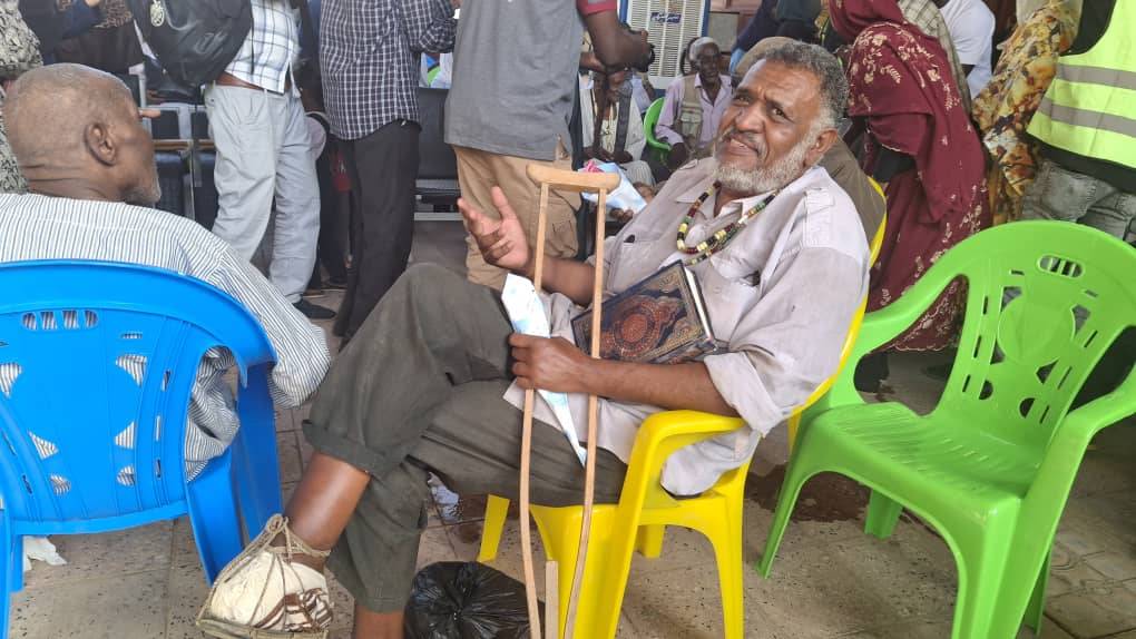 Huzurevine dönen yaşlılardan biri (Şarku'l Avsat')