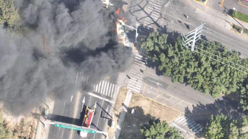 Guadalajara genelinde duman bulutları görülüyor (X/@RaulFierroZ/REUTERS)