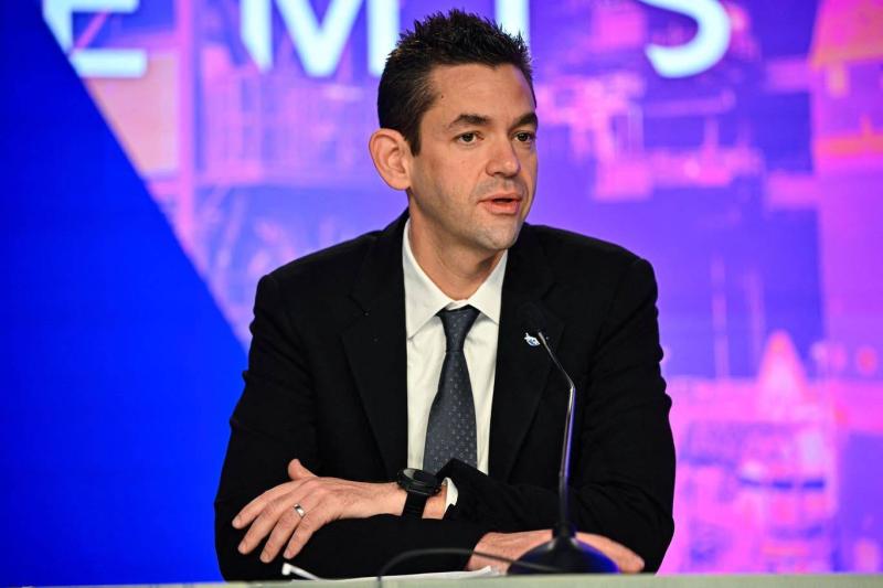 SA yöneticisi Jared Isaacman, cuma günü Florida'da düzenlenen basın toplantısında konuşuyor (AFP)