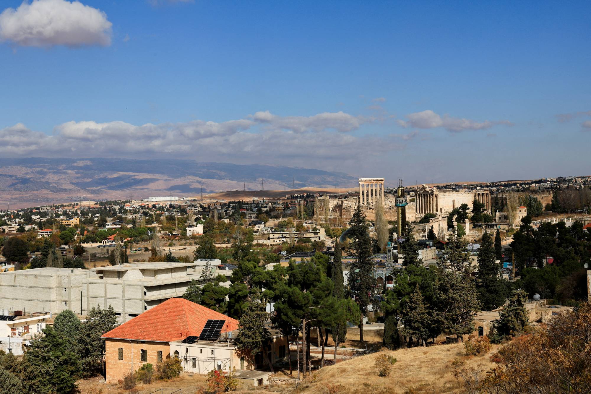  Lübnan’ın Bekaa Vadisi’ndeki Baalbek şehrinin genel görünümü (Reuters)