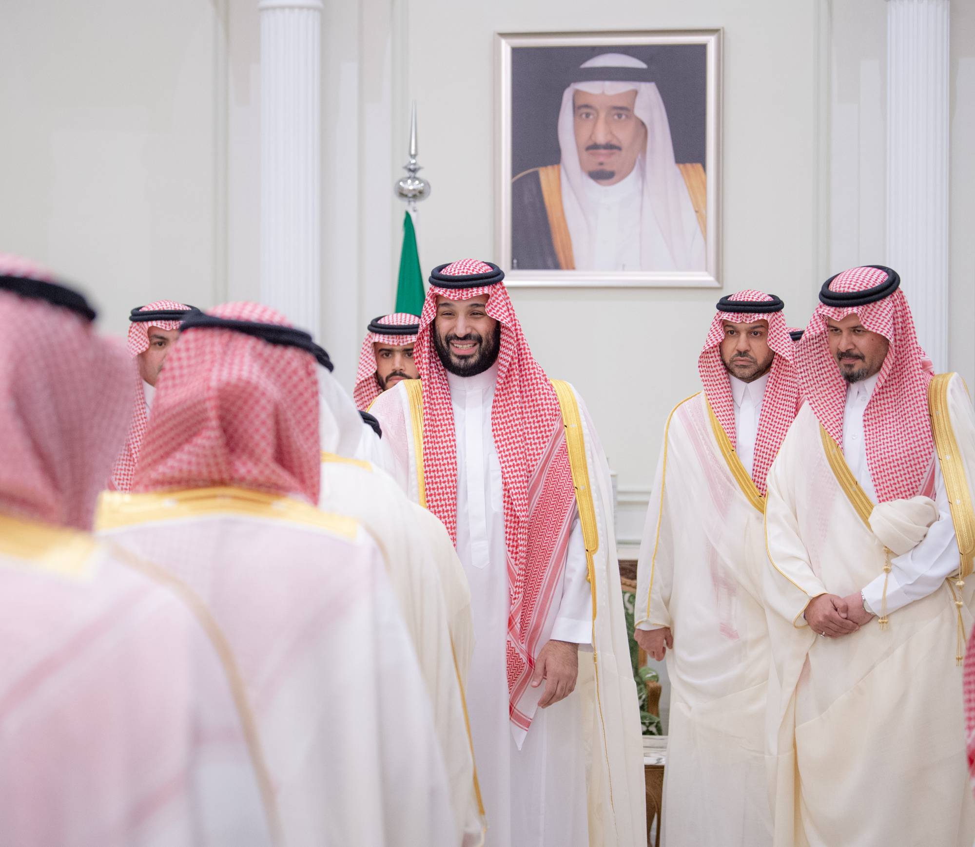 Prens Muhammed bin Salman, mübarek Ramazan ayı vesilesiyle Medine'de tebriklerini kabul ediyor (SPA)