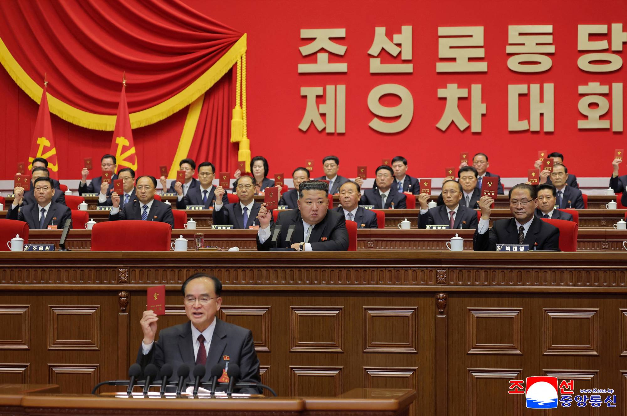 Kuzey Kore lideri Kim Jong Un’un iktidardaki İşçi Partisi'nin genel sekreterliğine yeniden seçildiği an (Reuters)