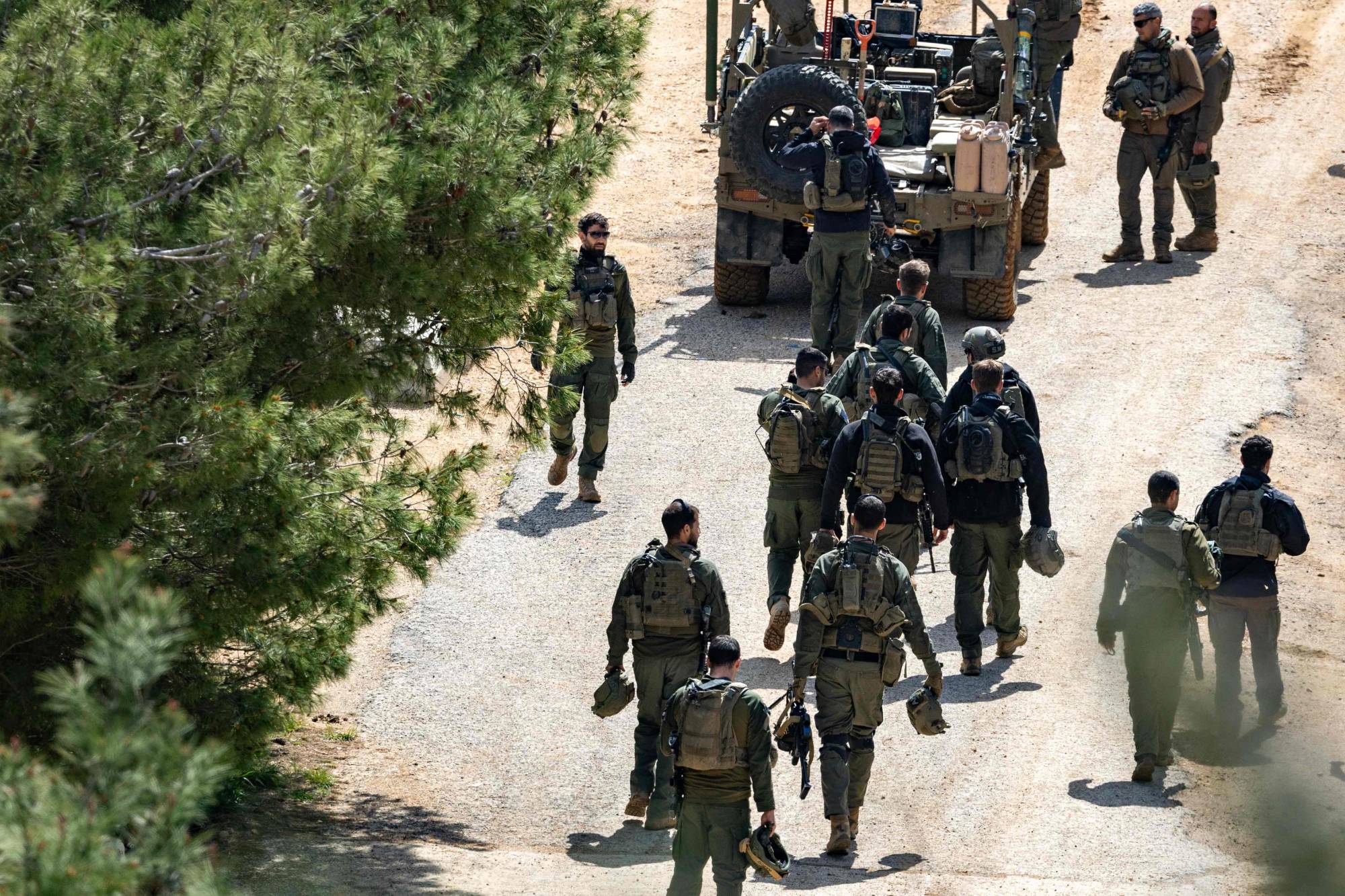 İsrail askerleri Yukarı Celile'deki Lübnan sınırında toplandı (AFP)