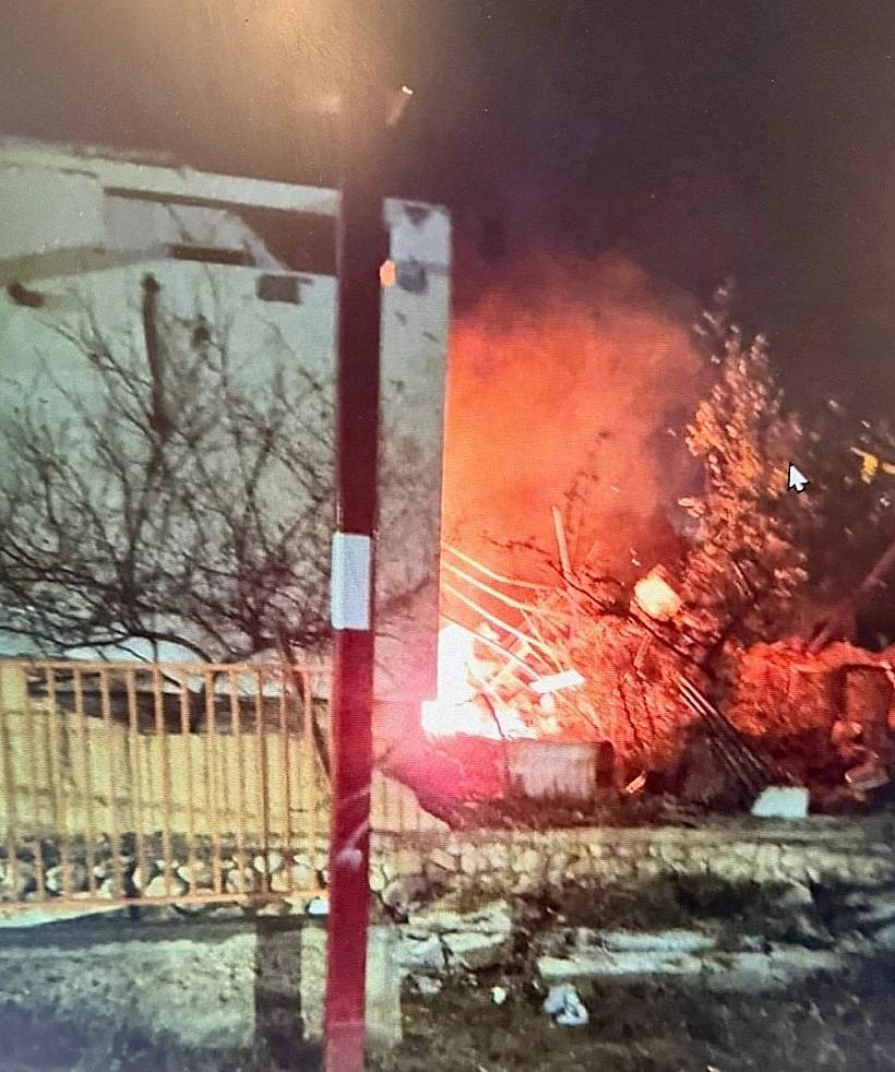  İsrail medyasının Dimona'daki roket saldırısı bölgesinden yayınladığı bir fotoğraf.