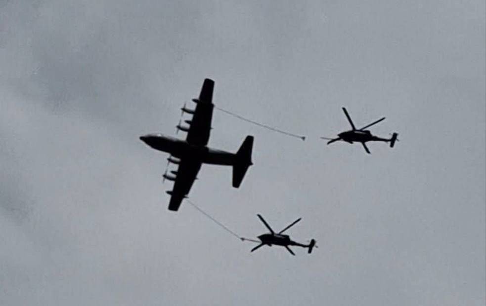  İran'ın batısında pilotların kurtarılması operasyonu sırasında ABD savaş uçaklarının uçtuğu görülüyor (Sosyal Medya)