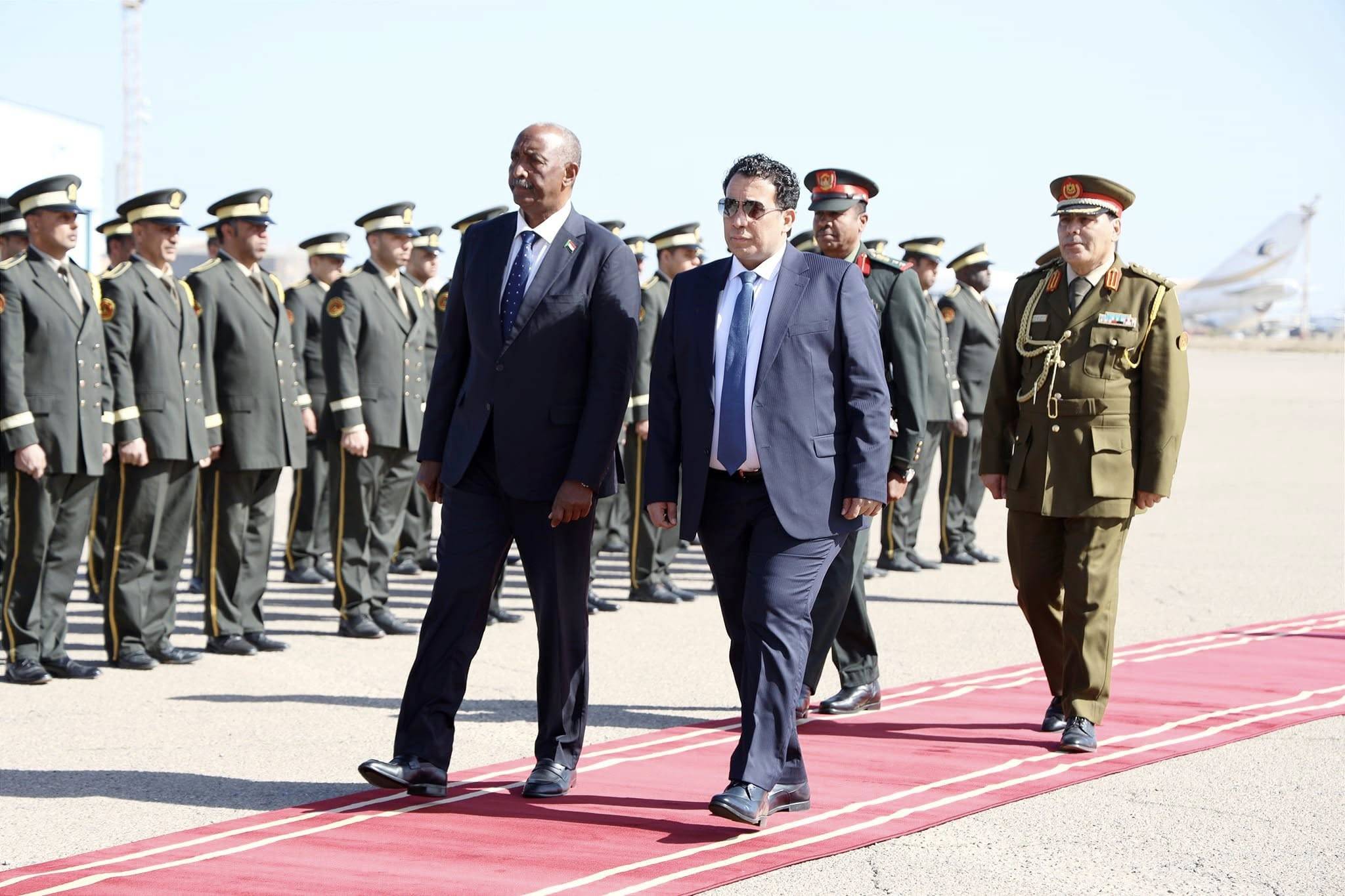  Libya Başkanlık Konseyi Başkanı Muhammed el-Menfi, Şubat 2024’te Sudan Egemenlik Konseyi Başkanı ve Ordu Komutanı Orgeneral Abdulfettah el-Burhan’ı karşıladı. (Libya Başkanlık Konseyi)