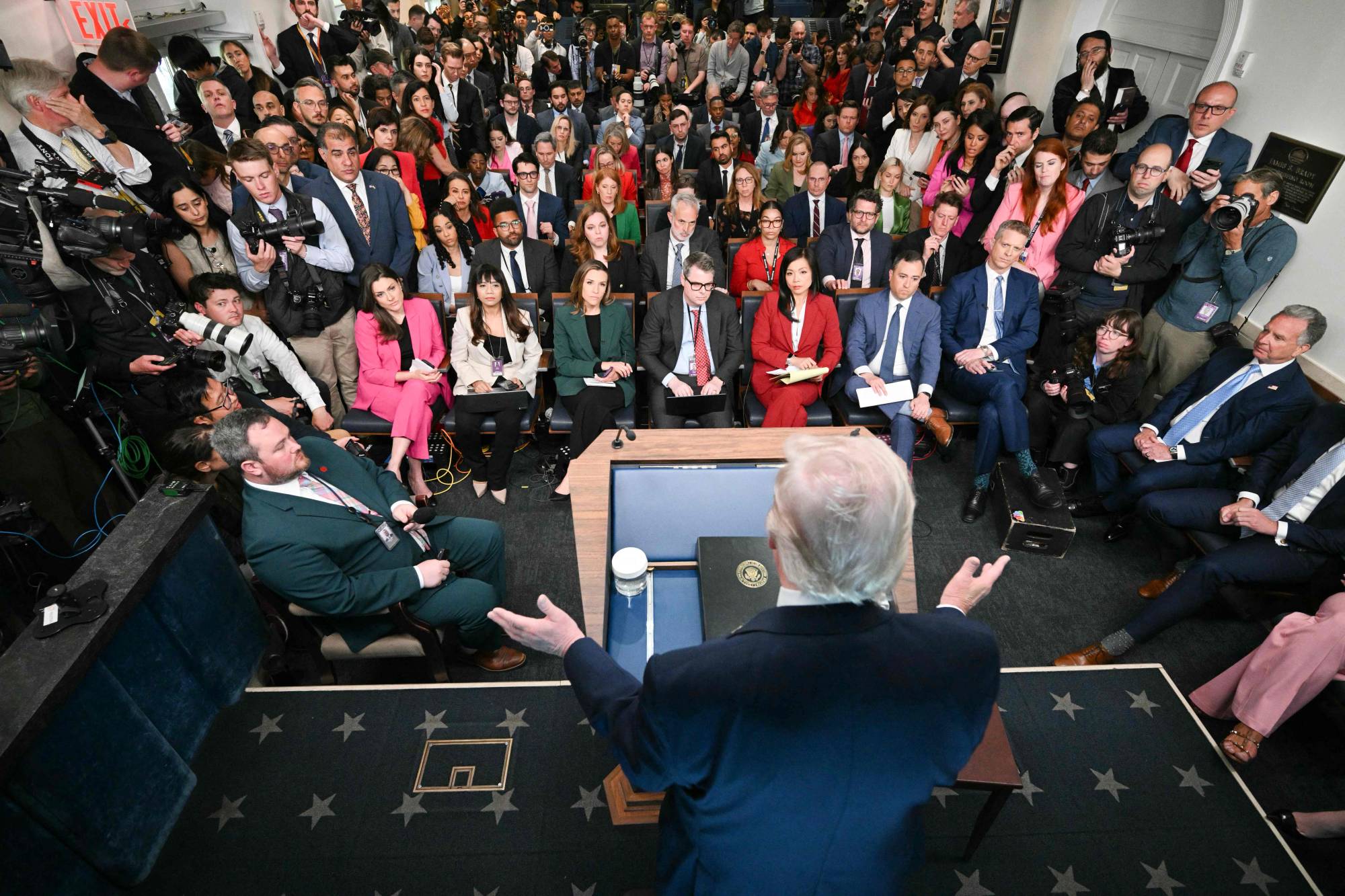 ABD Başkanı Donald Trump, 6 Nisan 2026'da Washington DC'deki Beyaz Saray'da düzenlediği basın toplantısında İran'daki çatışma hakkında konuştu (AFP)