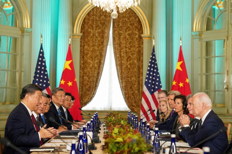 "Casus balon krizi" gibi olayların yaşandığı ABD'yle gergin ilişkiler sürerken Çin lideri Cinping, 15 Kasım'da Joe Biden'la Kaliforniya'da bir araya geldi (Reuters)
