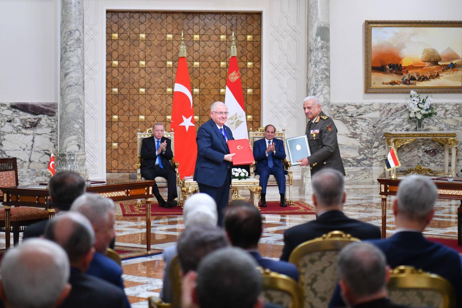 Sisi ve Erdoğan, iki ülke arasında askeri alanlarda mutabakat zaptlarının imzalanması sırasında... Şubat 2026 (Mısır Cumhurbaşkanlığı)