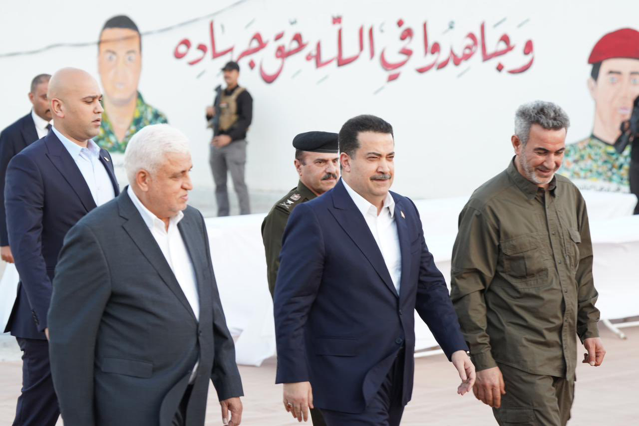  Irak Başbakanı Muhammed Şiya es-Sudani, Halk Seferberlik Güçleri (Haşdi Şabi) Başkanı Falih el-Feyyad ve Genelkurmay Başkanı Ebu Fedek ile birlikte (Hükümet medyası)