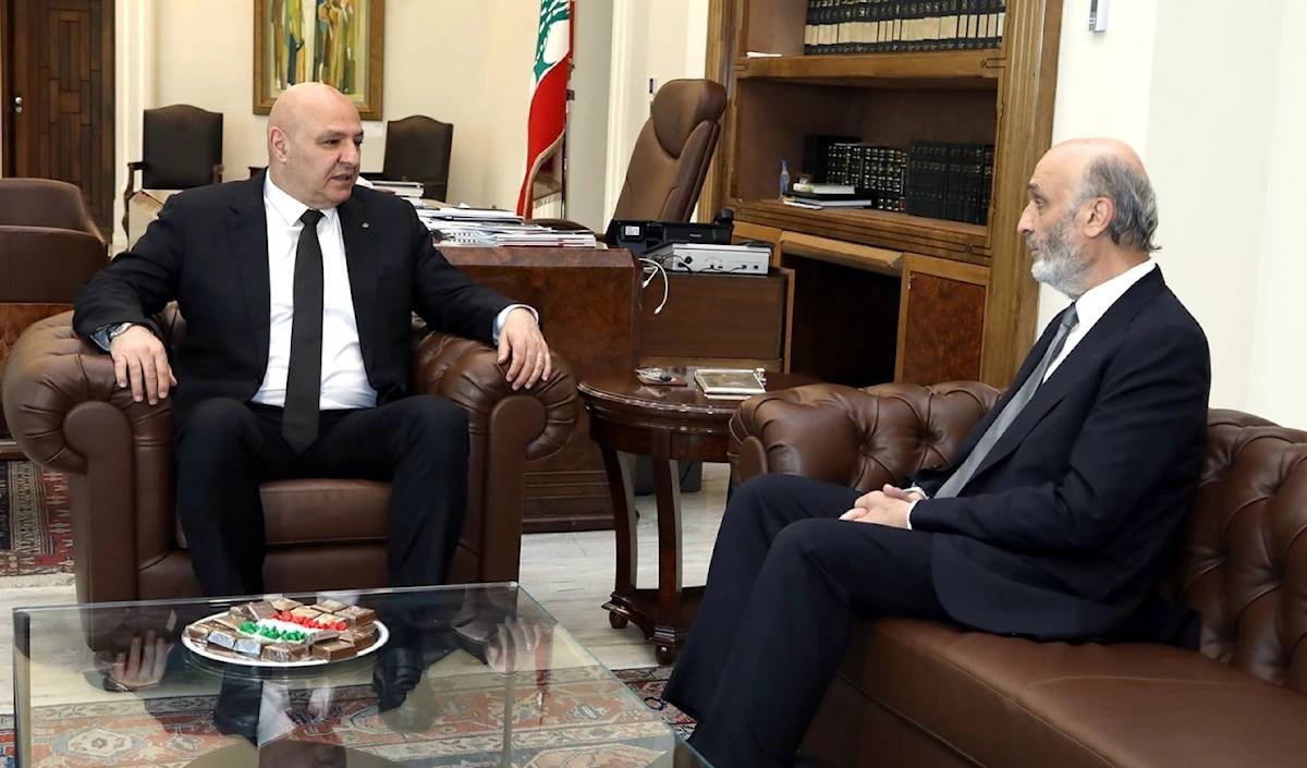  Lübnan Cumhurbaşkanı Joseph Avn, Haziran 2025’te Cumhurbaşkanlığı Sarayı’nda Lübnan Kuvvetleri Partisi lideri Semir Caca’yı kabul etti. (Arşiv – Lübnan Cumhurbaşkanlığı)