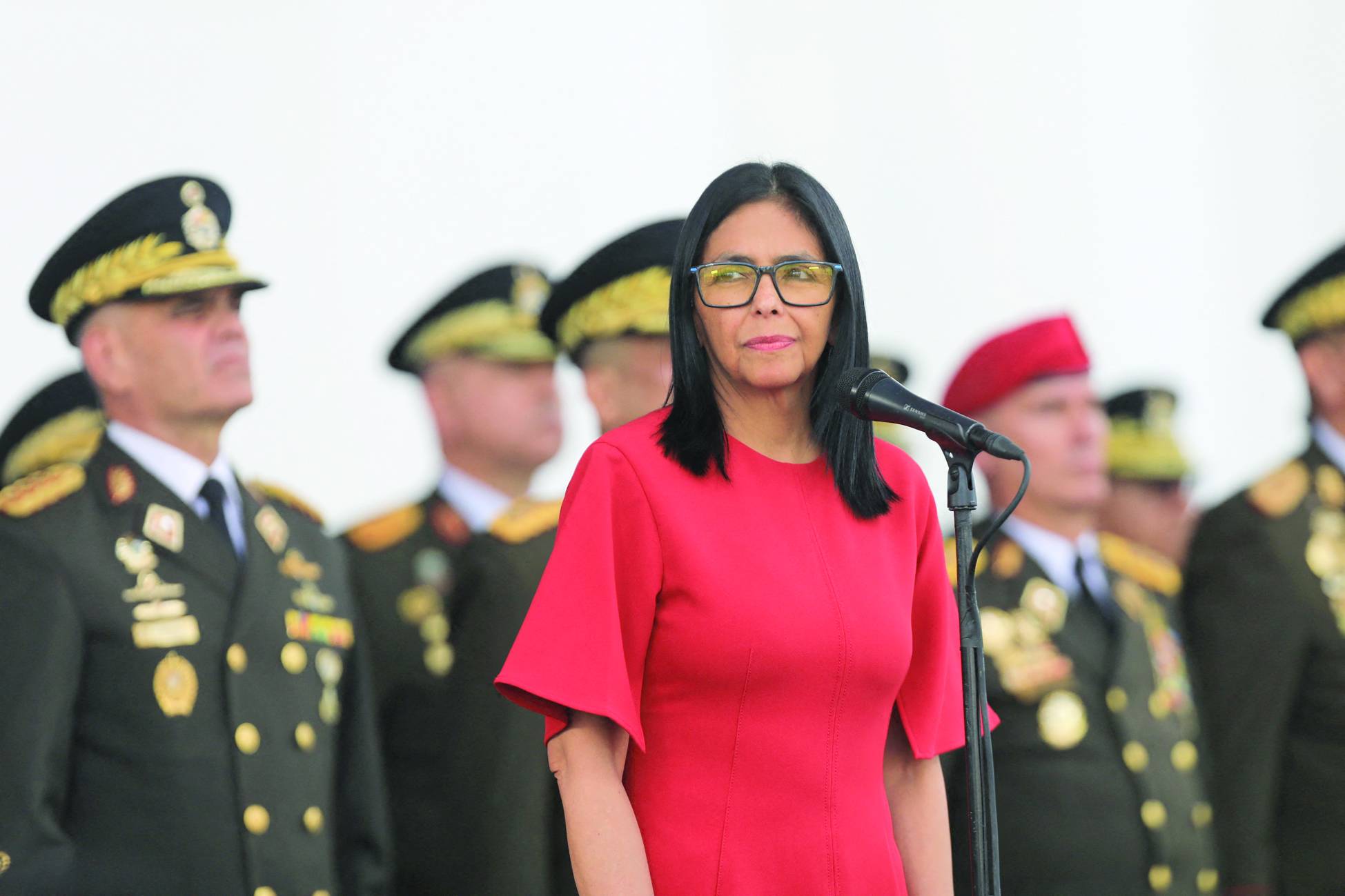 Geçici Cumhurbaşkanı Delcy Rodriguez, 28 Ocak 2026'da Silahlı Kuvvetler Başkomutanlığı nişanını teslim alma töreninde (Reuters)