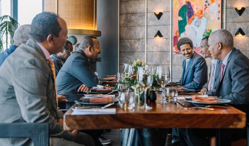 Etiyopya Başbakanı Abiy Ahmed, Hızlı Destek Kuvvetleri (HDK) Komutanı Korgeneral Muhammed Hamdan Daklu (Hamideti) ile Aralık 2023’te Addis Ababa’da bir araya geldi. (X)