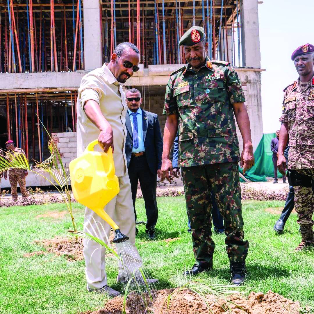 Sudan Egemenlik Konseyi Başkanı Abdulfettah el-Burhan ve Etiyopya Başbakanı Abiy Ahmed, Port Sudan’da daha önceki bir görüşmede (Sudan Egemenlik Konseyi)