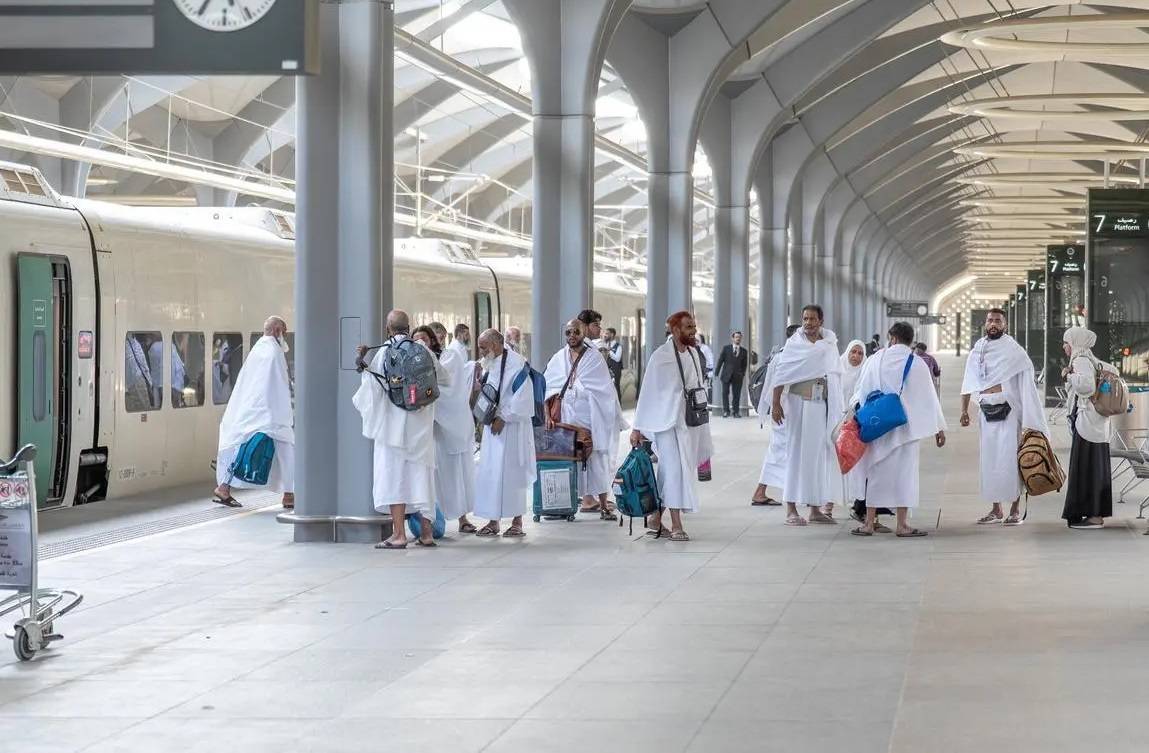 Harameyn Yüksek Hızlı Tren Hattı, 5 istasyon boyunca 453 kilometre uzunluğundadır (SPA).