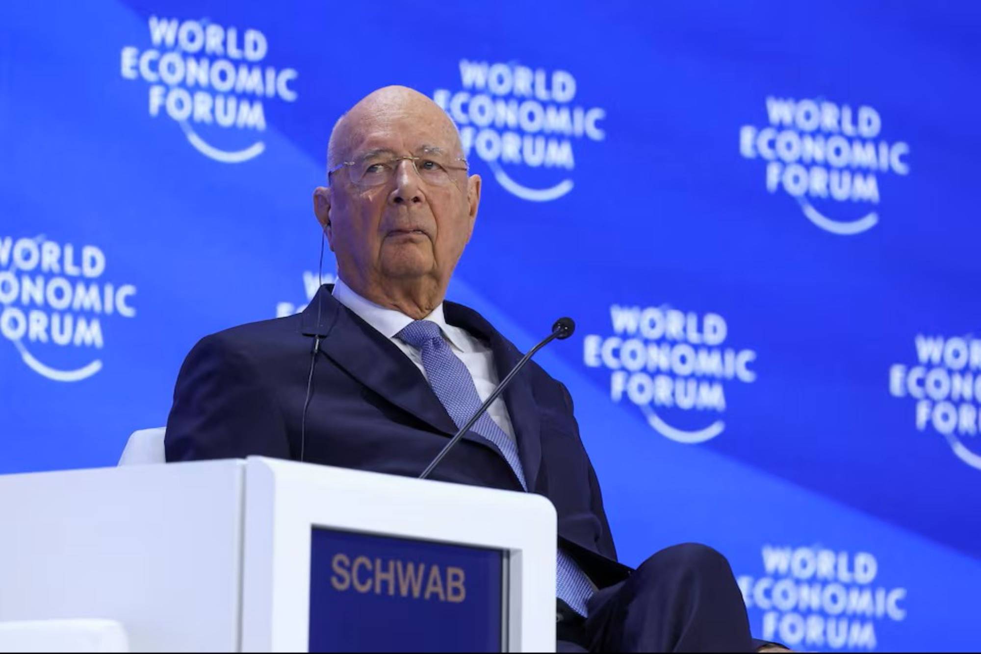 Klaus Schwab Davos Forumu'nda... Dördüncü Sanayi Devrimi rejimi (Reuters)