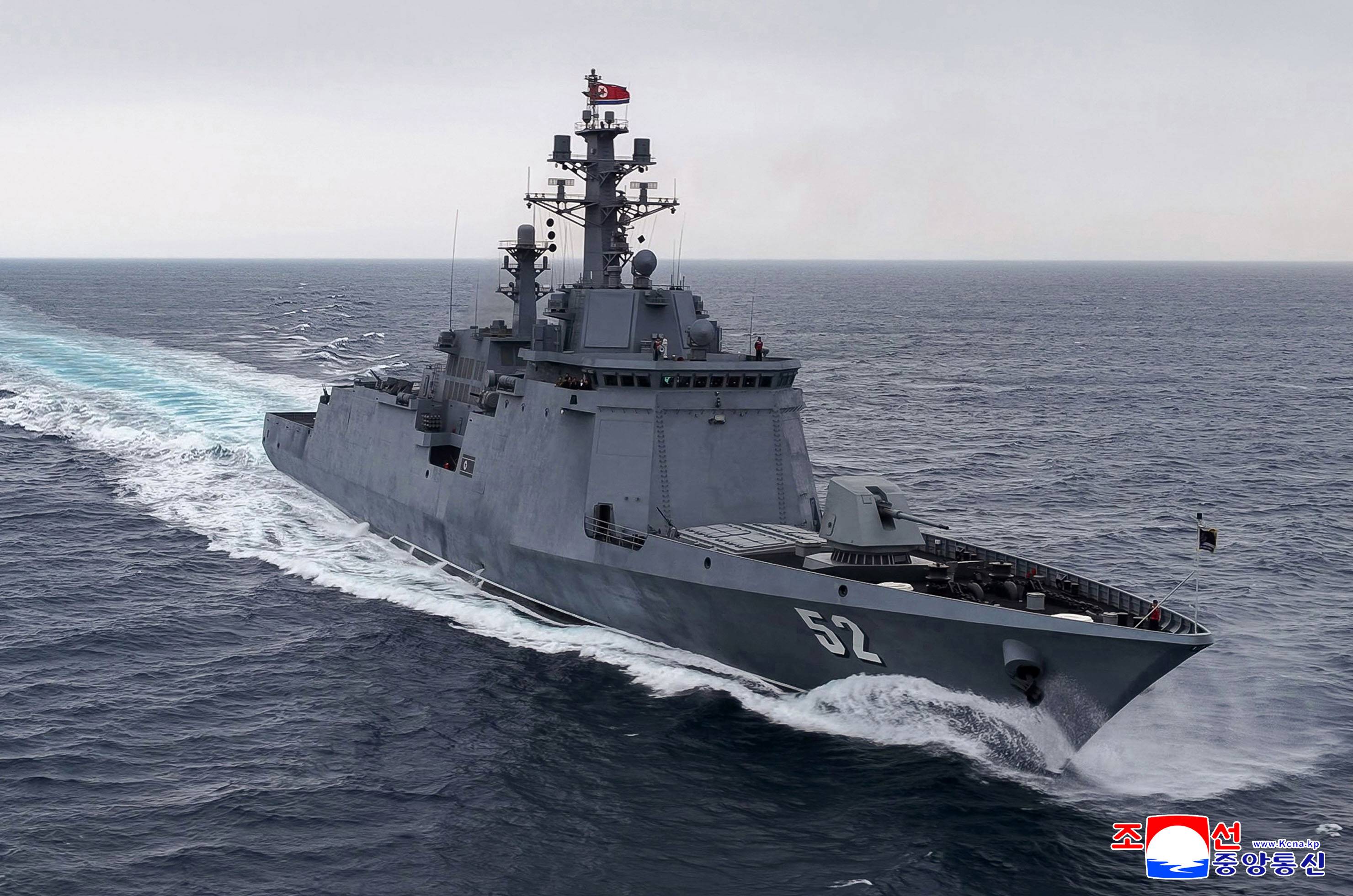 "Kang Kon" destroyer gemisi, Kuzey Kore'de yeri açıklanmayan bir bölgede deniz denemeleri sırasında (AP)