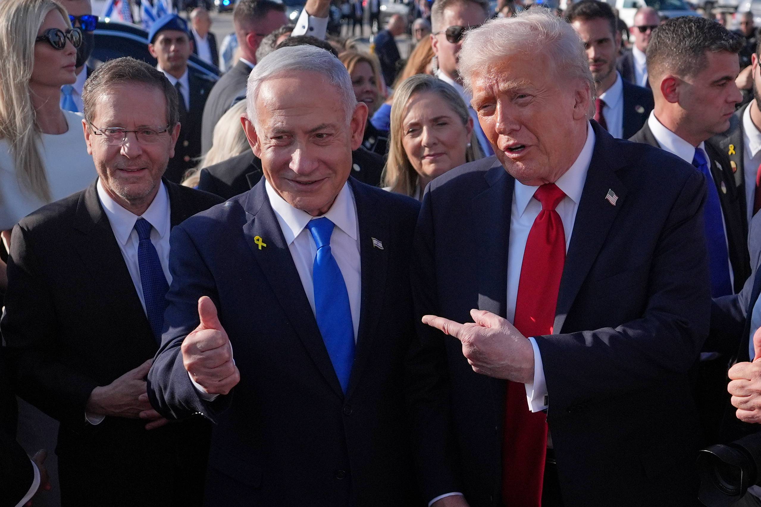 ABD Başkanı Donald Trump ve İsrail Başbakanı Benjamin Netanyahu geçen yıl Ben Gurion Havalimanı'nda (AP)