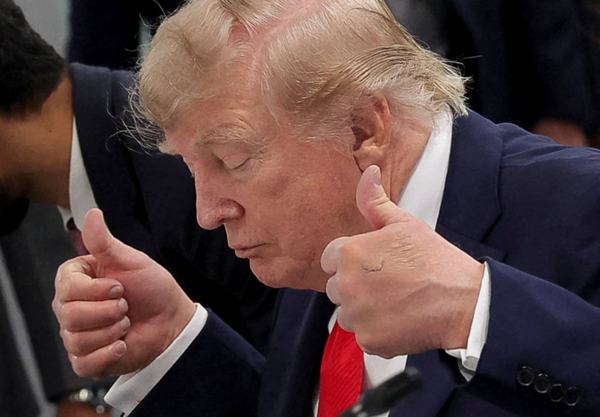 ABD Başkanı Donald Trump, Fransa’da G7 liderleriyle yapılan bir çalışma toplantısı sırasında (Reuters)