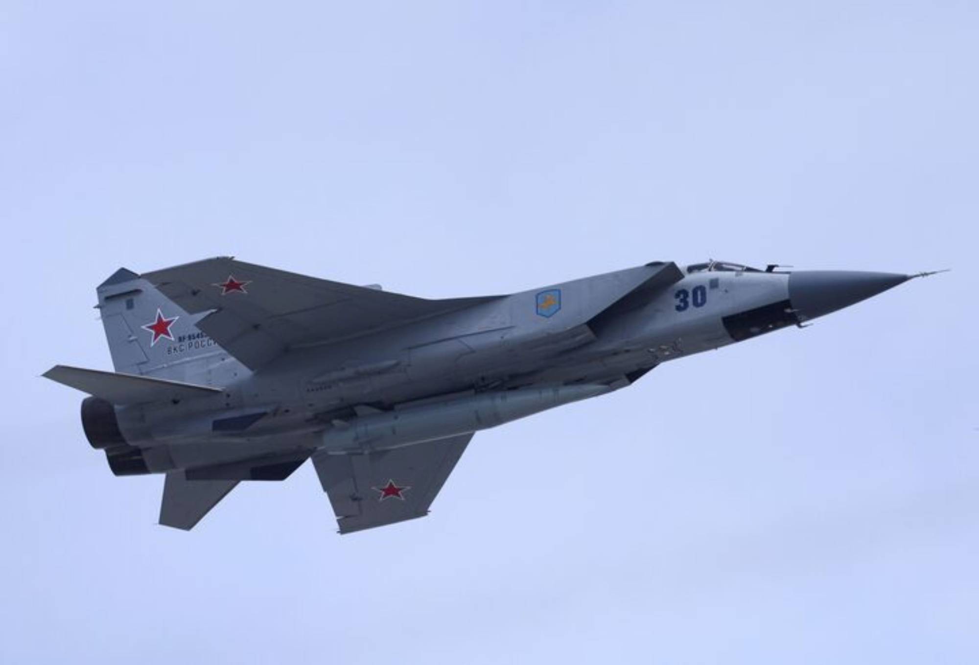 Kinzhal füzesi taşıyan bir Rus MiG-31 (Reuters)