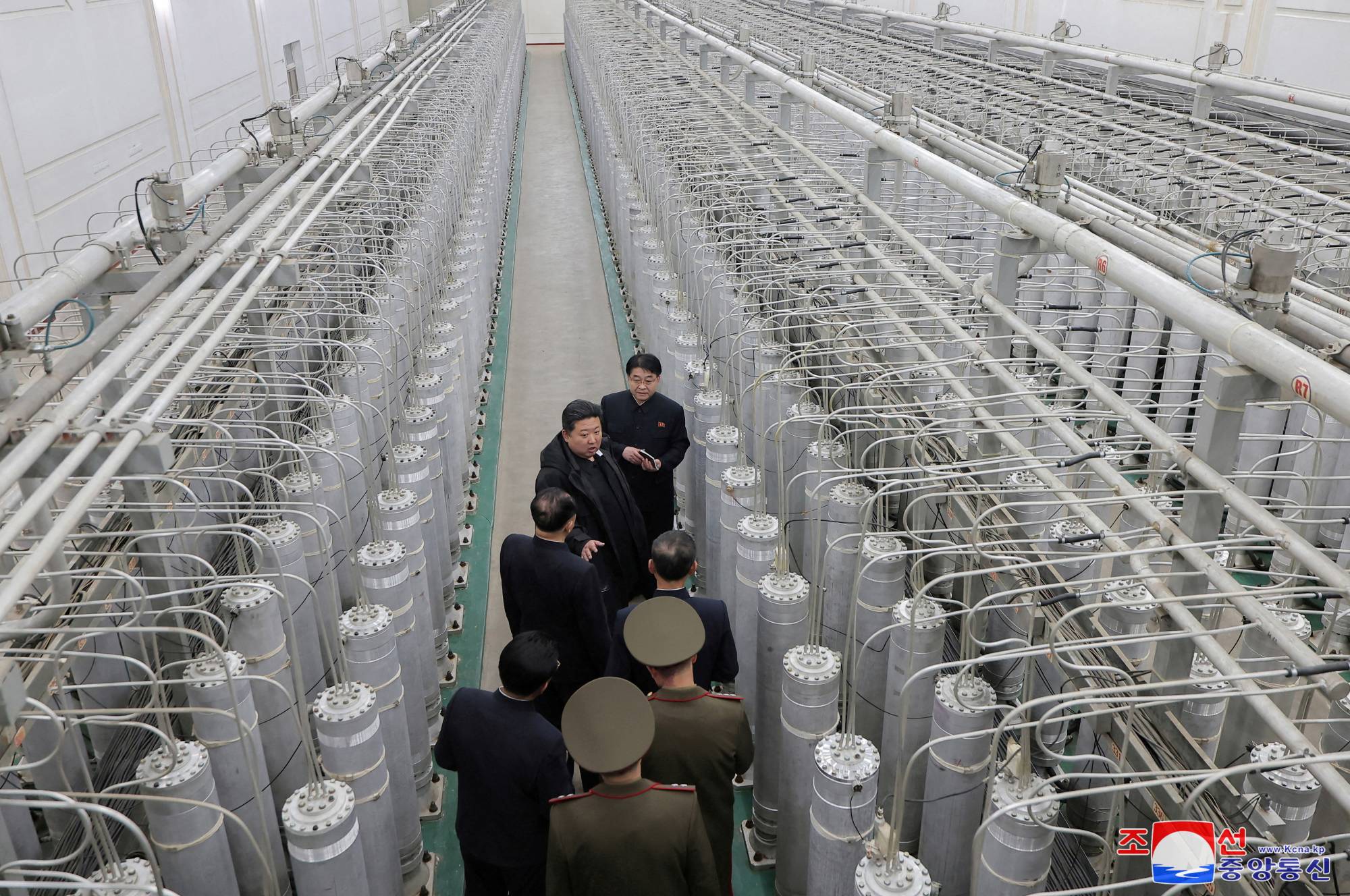 Kuzey Kore lideri Kim Jong Un'un nükleer silah enstitüsü tesisini ziyaretinden (Arşiv-Reuters)