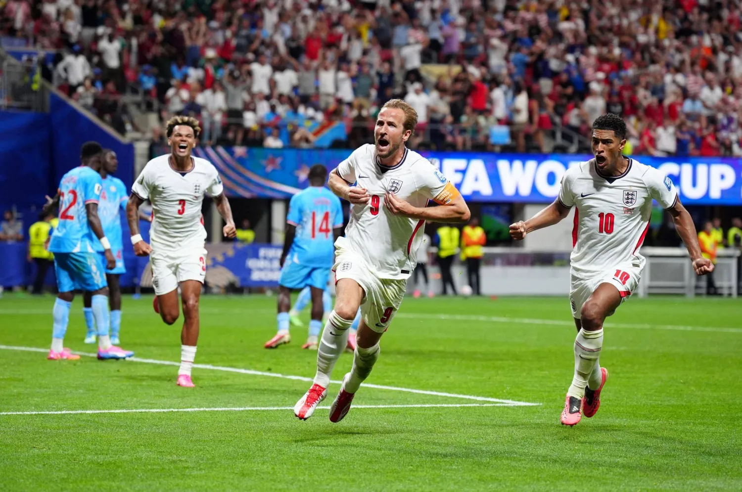 Harry Kane, Demokratik Kongo Cumhuriyeti'ne karşı İngiltere'nin ilk golünü attıktan sonra sevinç gösterisi yapıyor (DPA)