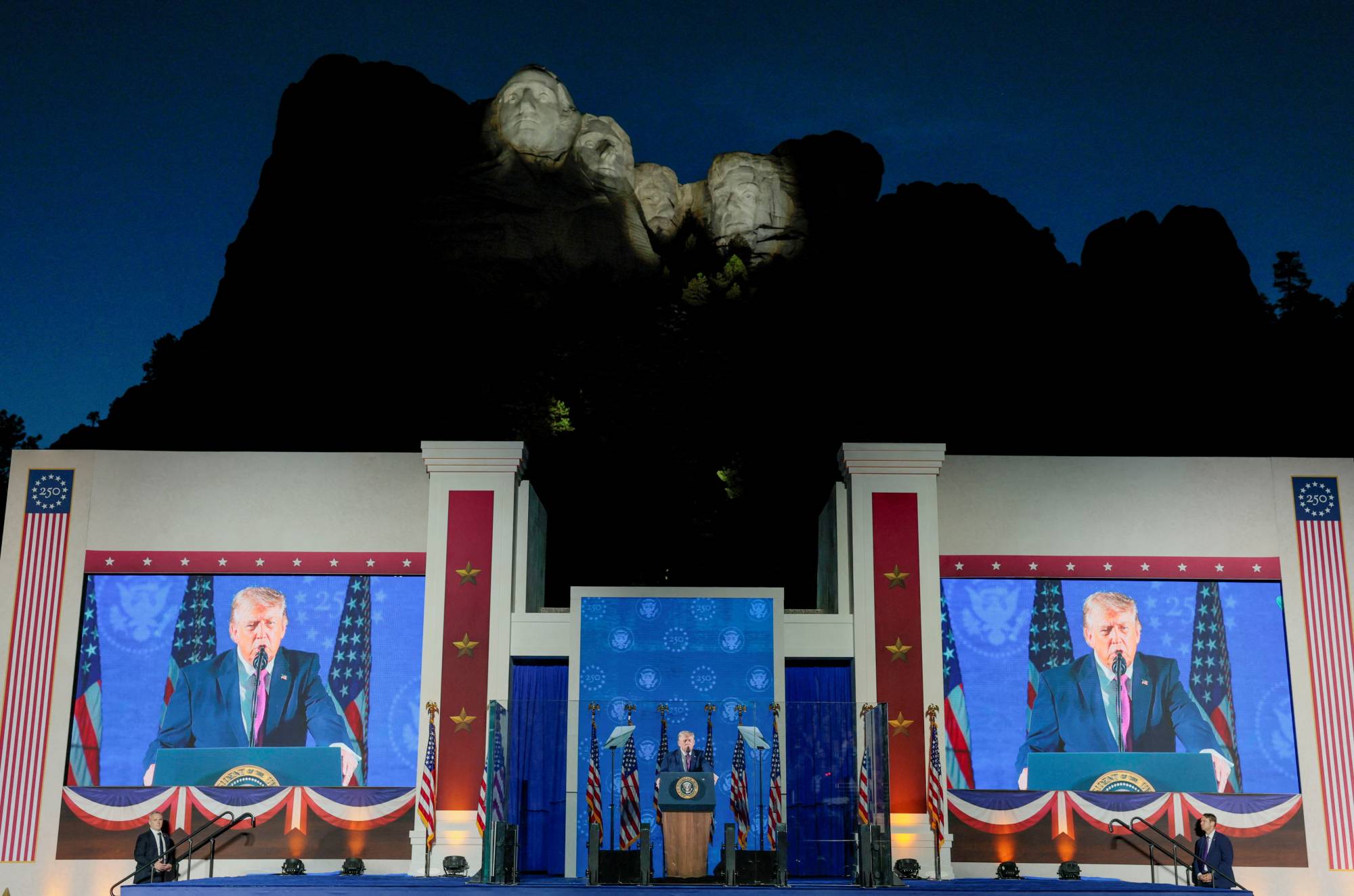 ABD Başkanı Donald Trump, Keystone'daki Mount Rushmore'da düzenlenen ABD bağımsızlığının 250. yıldönümü kutlamalarında konuştu, (Reuters)