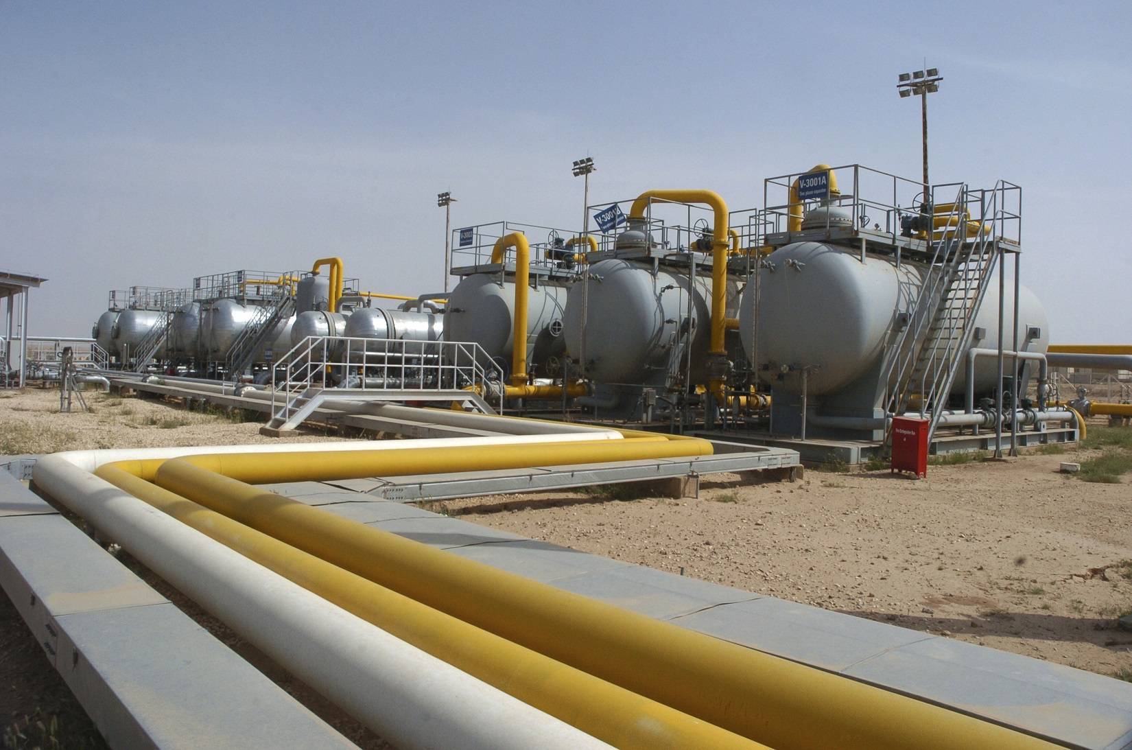 Suriye’deki el-Cebse petrol sahasında bulunan petrol rafinerisi (2020 yılına ait arşiv fotoğrafı – Reuters)