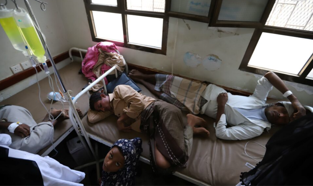 Hudeyde şehrindeki bir hastanede yatan hastalar (Reuters)