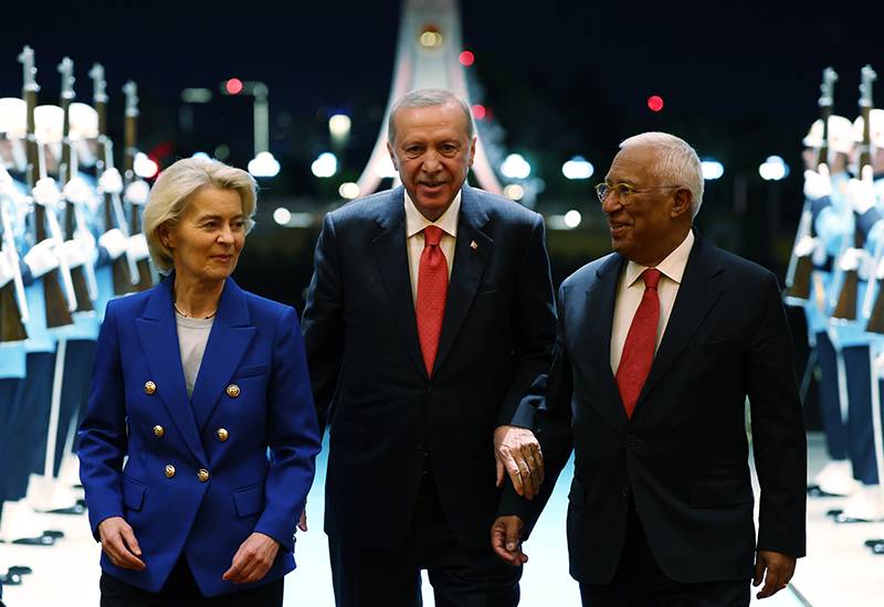 Cumhurbaşkanı Recep Tayyip Erdoğan, 8 Temmuz’da Ankara’da düzenlenen NATO Zirvesi kapsamında, Avrupa Konseyi Başkanı Antonio Costa ve Avrupa Komisyonu Başkanı Ursula von der Leyen’i kabul etti. (Cumhurbaşkanlığı)