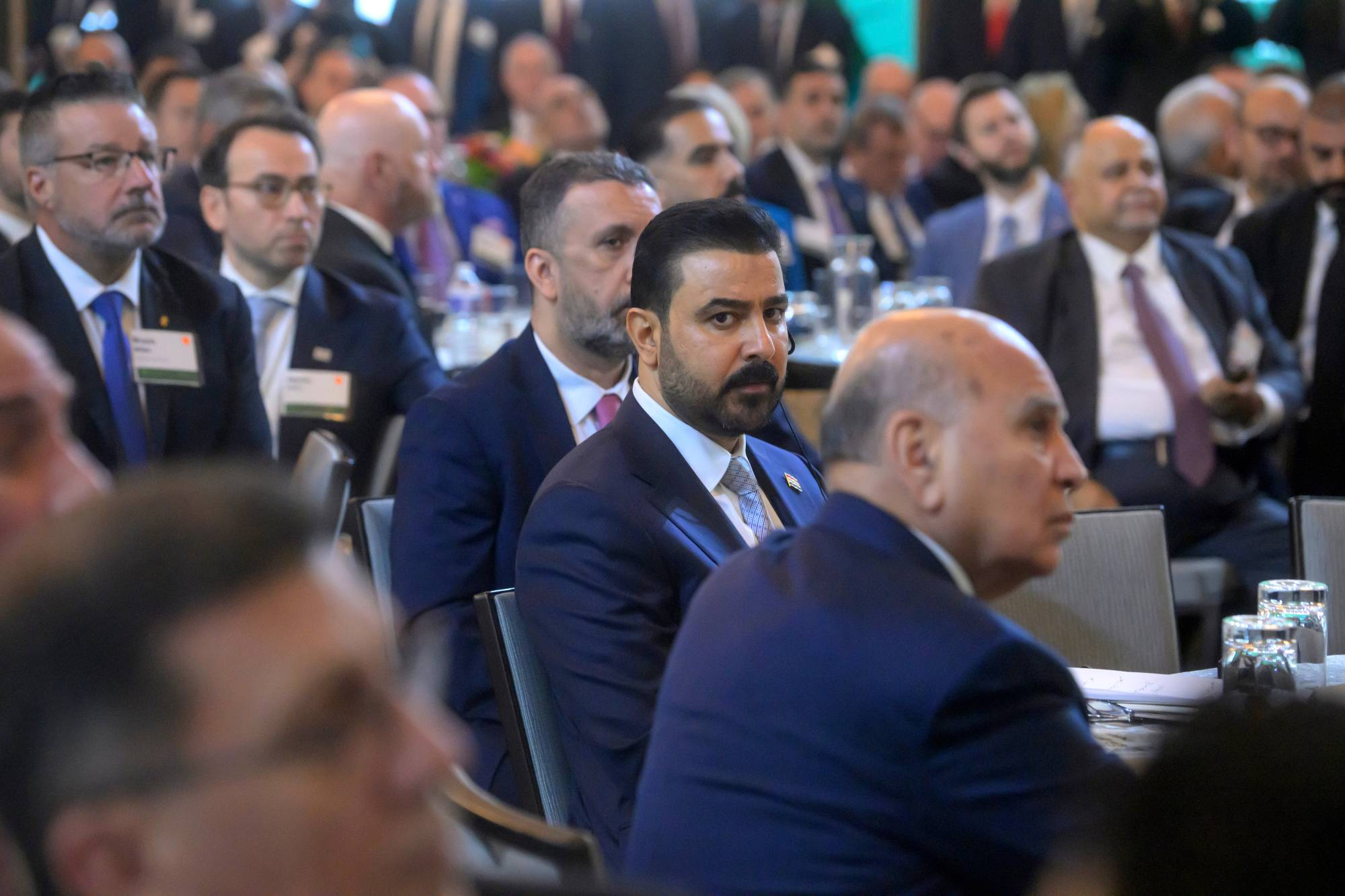 Irak Başbakanı Ali ez-Zeydi, 17 Temmuz 2026 tarihinde Washington’da ABD Ticaret Odası’nda düzenlenen ABD-Irak İş Zirvesi’ne katıldı. (AP)