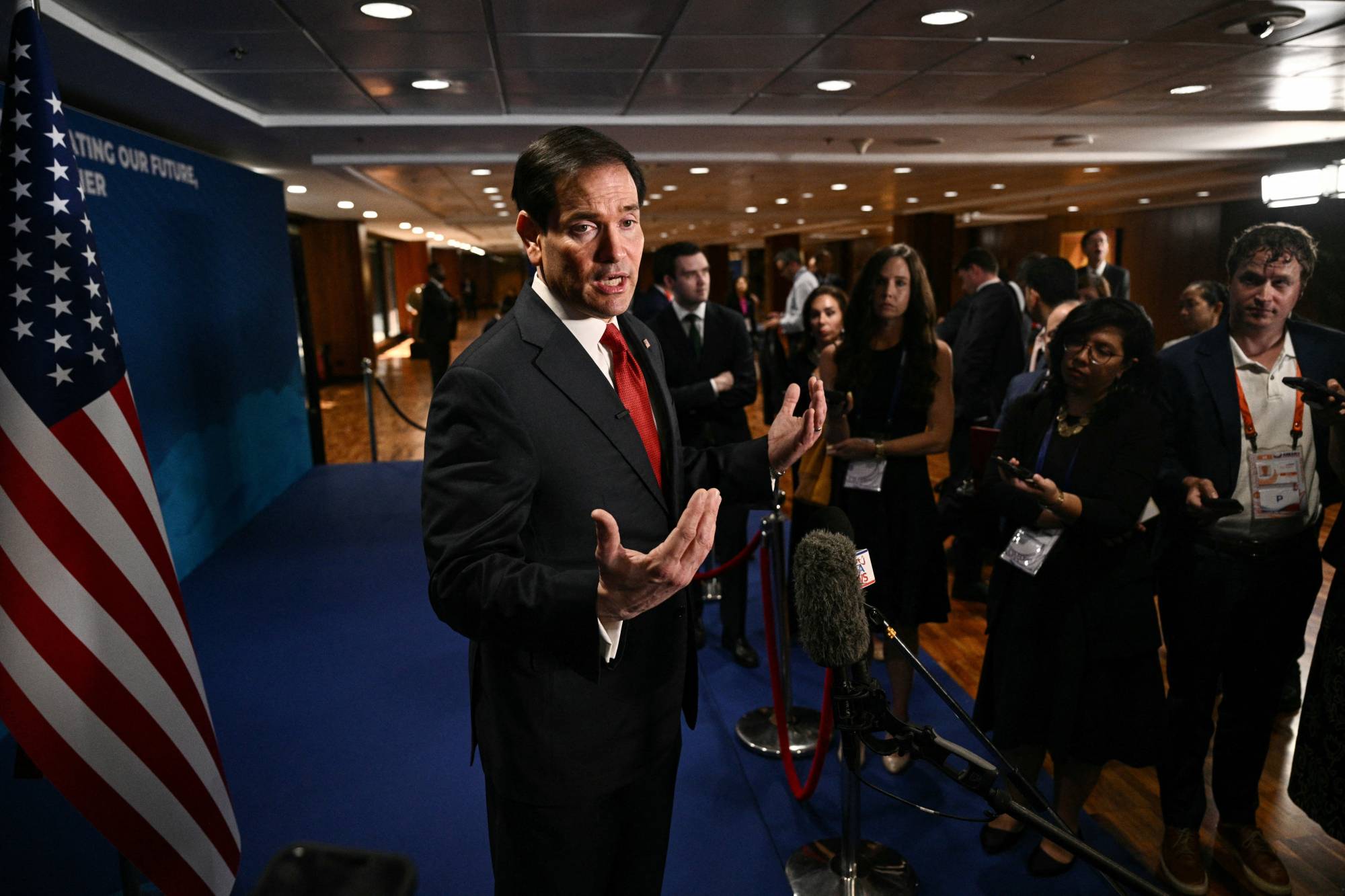  ABD Dışişleri Bakanı Marco Rubio, Güneydoğu Asya Ülkeleri Birliği (ASEAN) dışişleri bakanları toplantısının oturum aralarında basın mensuplarına açıklamalarda bulundu. (Reuters)