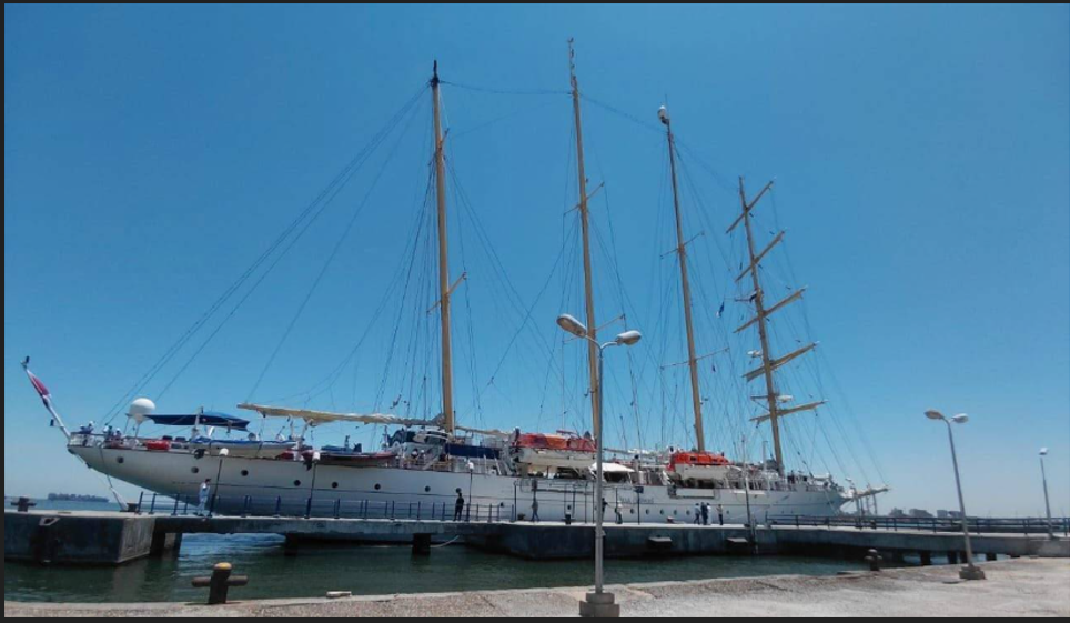  Batı Port Said Limanı, geçen ayın sonunda «STAR FLYER» adlı yelkenli tur gemisini karşıladı (Süveyş Kanalı Ekonomik Bölgesi Genel Kurumu’nun «Facebook» sayfası)