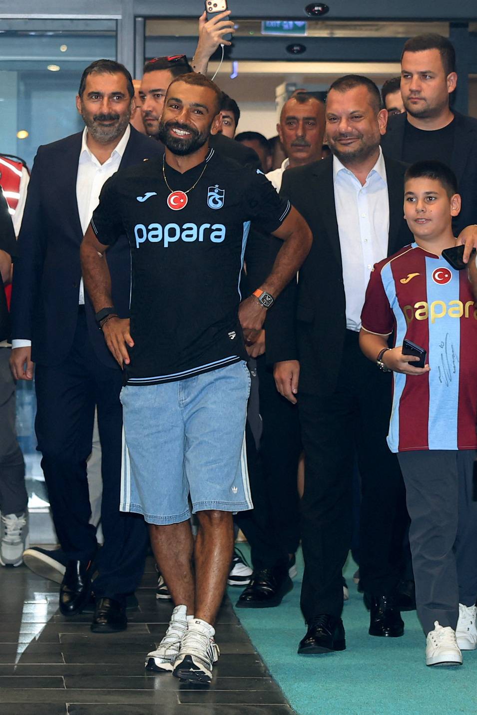 hyjuık8l