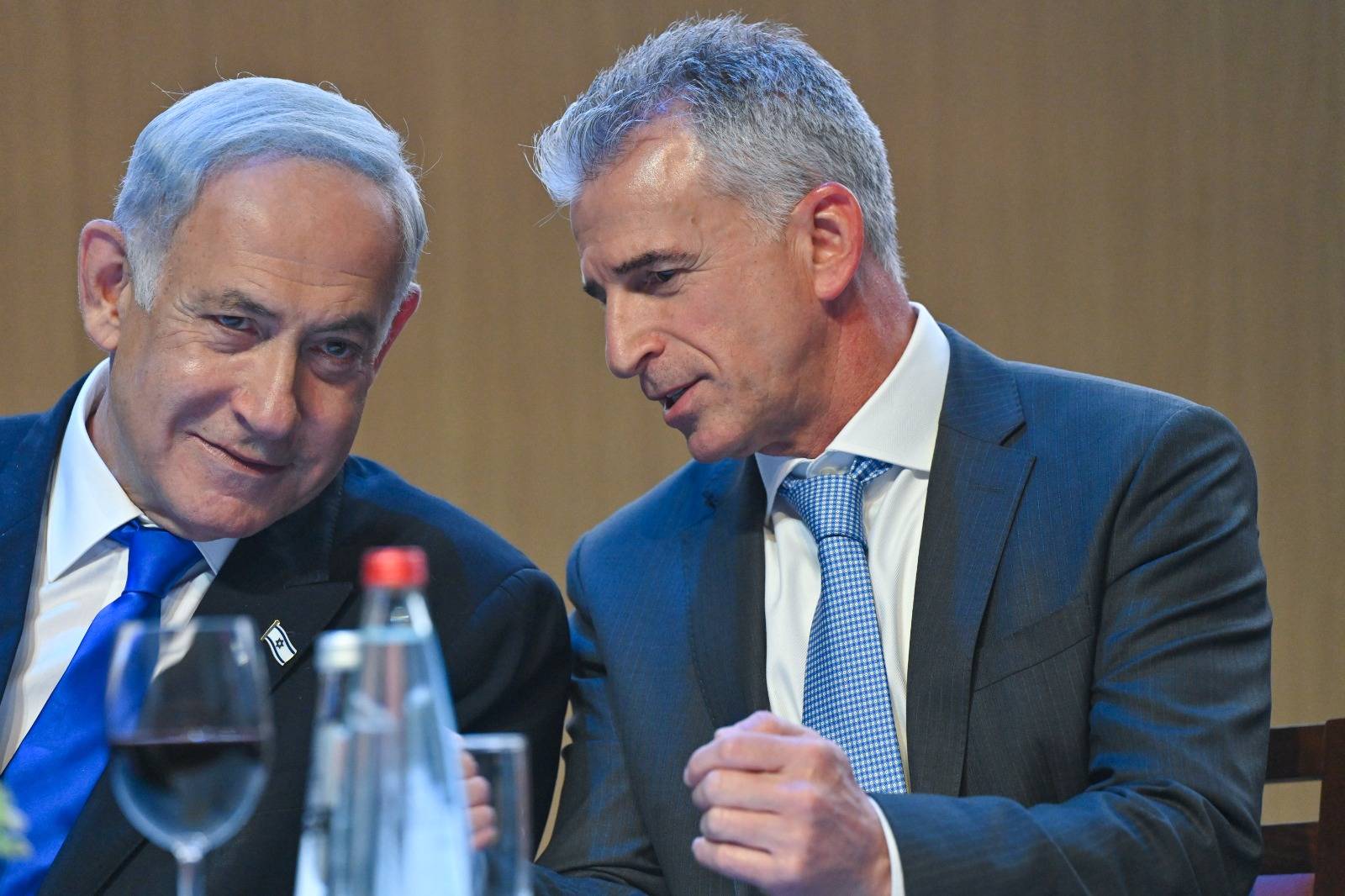 İsrail Başbakanı Binjyamin Netanyahu (solda) ve eski Mossad direktörü David Barnea, 4 Nisan 2023'te Kudüs'te (DPA)