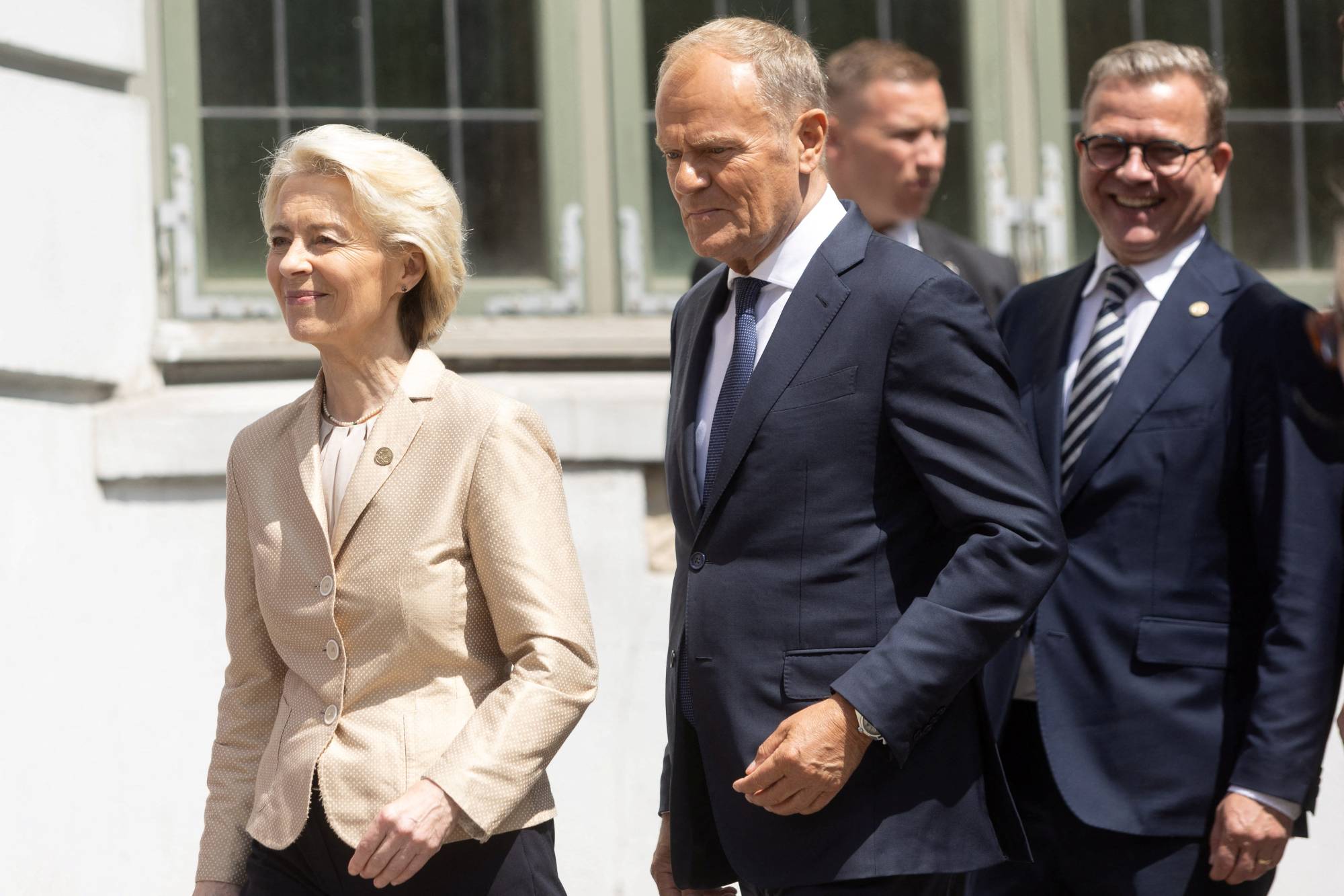 Polonya Başbakanı Donald Tusk ve Avrupa Komisyonu Başkanı Ursula von der Leyen, Ukrayna konulu Gdansk Zirvesi’ne katılmak üzere birlikte gidiyor. (Arşiv-Reuters)