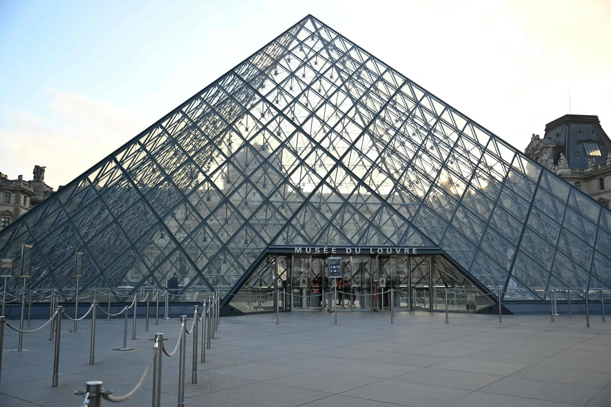 Paris'teki Louvre Müzesi (AFP)