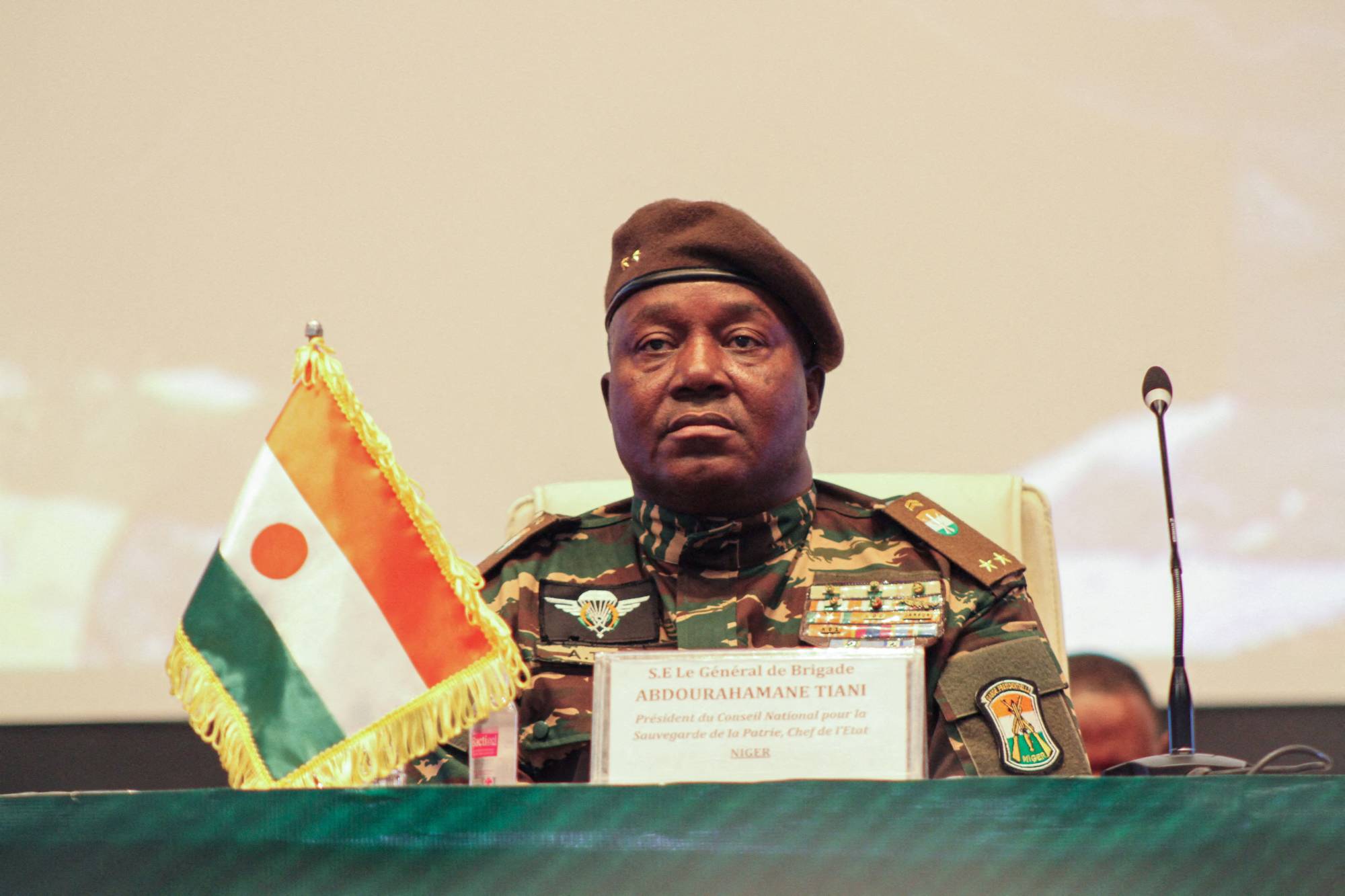 General Abdourahamane Tiani, Niamey’de Sahel ülkeleri zirvesine başkanlık ederken (Reuters)