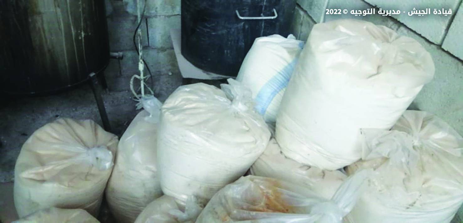 Fotoğraf Altı: Uyuşturucu üretimi yapan bir tesise yönelik baskın sonrası çok miktarda uyuşturucu ele geçirildi. (Lübnan Ordu Komutanlığı Oryantasyon Müdürlüğü)