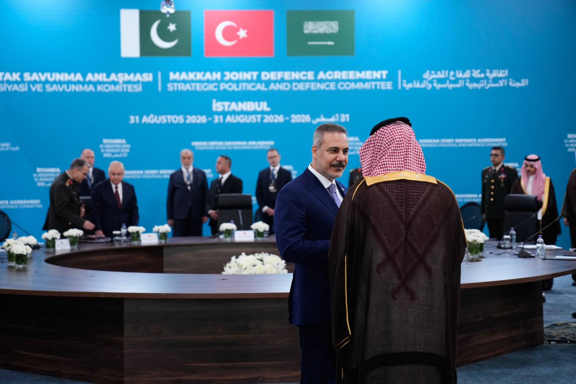 Suudi Arabistan Savunma Bakanı ile Türkiye Dışişleri Bakanı arasında kısa bir sohbet (AP)