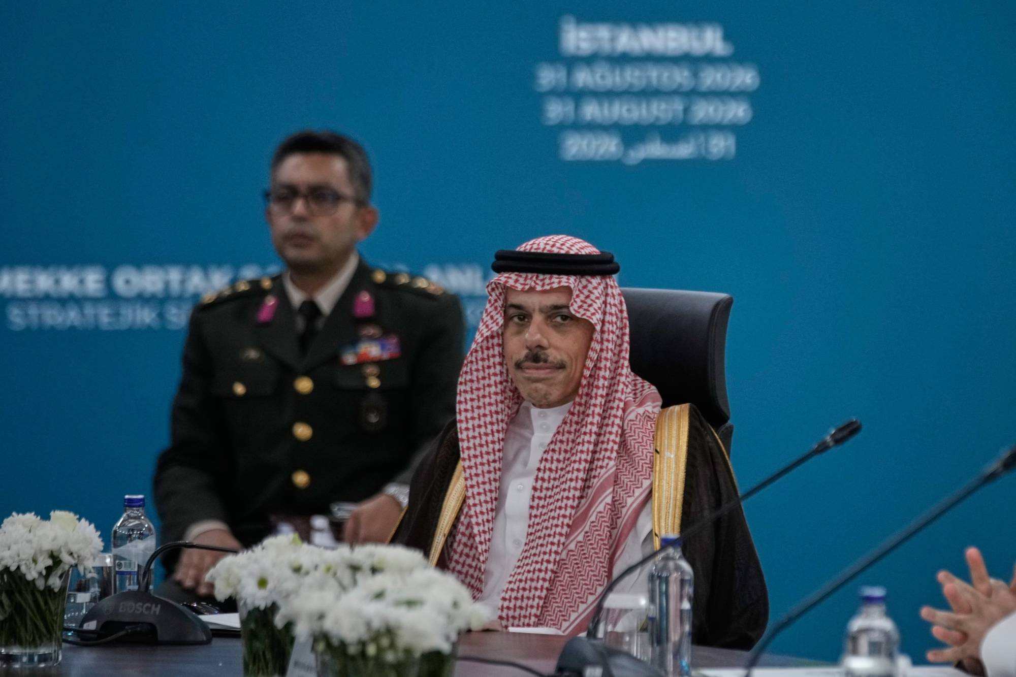  Suudi Arabistan Dışişleri Bakanı Faysal bin Ferhan, İstanbul’daki toplantı sırasında. (AP)