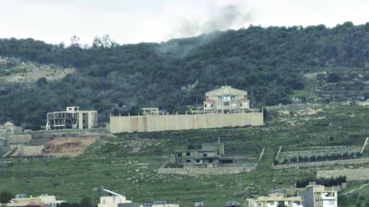 “Lübnan’ın güneyindeki Ali et-Tahir ormanlık alanına yönelik bombardıman sonucu yükselen duman sütunları. (Ulusal Haber Ajansı)”