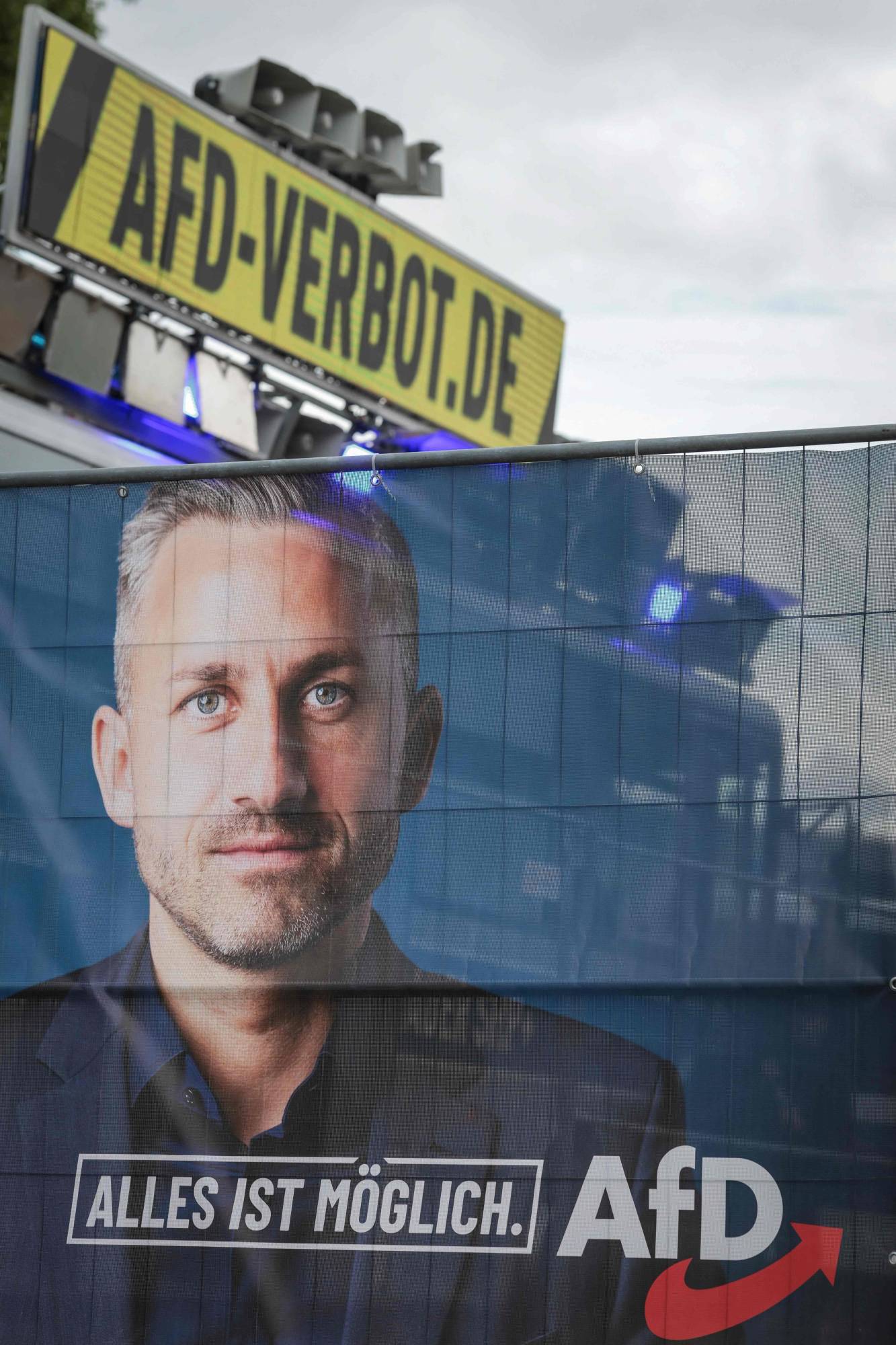AfD’nin Saksonya-Anhalt’taki adayı Ulrich Siegmund, Magdeburg’da (AFP)