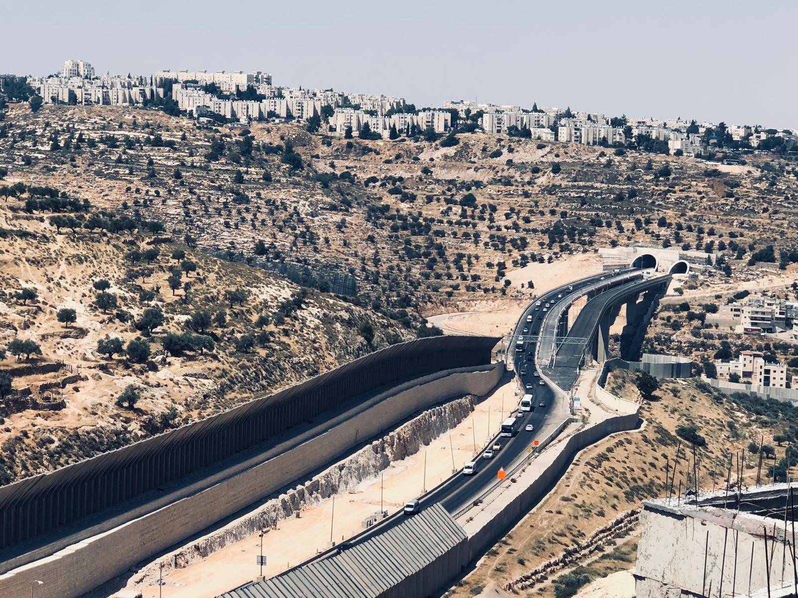 Kudüs'ü Batı Şeria'nın güneyindeki yerleşim yerleri ve bölgelere bağlayan bir tünel (Şarku’l Avsat)