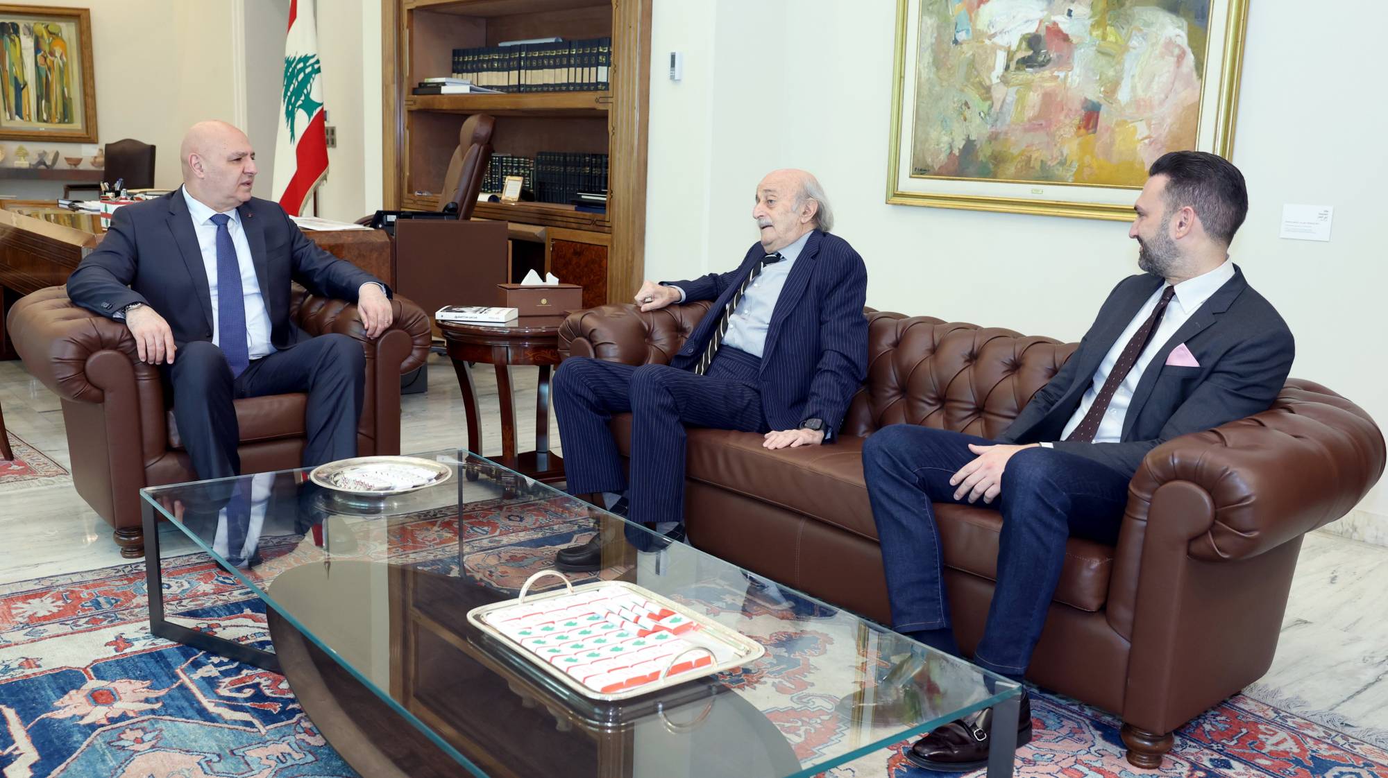 Lübnan Cumhurbaşkanı Joseph Avn, İlerici Sosyalist Parti eski lideri Velid Jumblatt ve oğlu Milletvekili Teymur Canbolat’ı kabul etti- (Lübnan Cumhurbaşkanlığı)