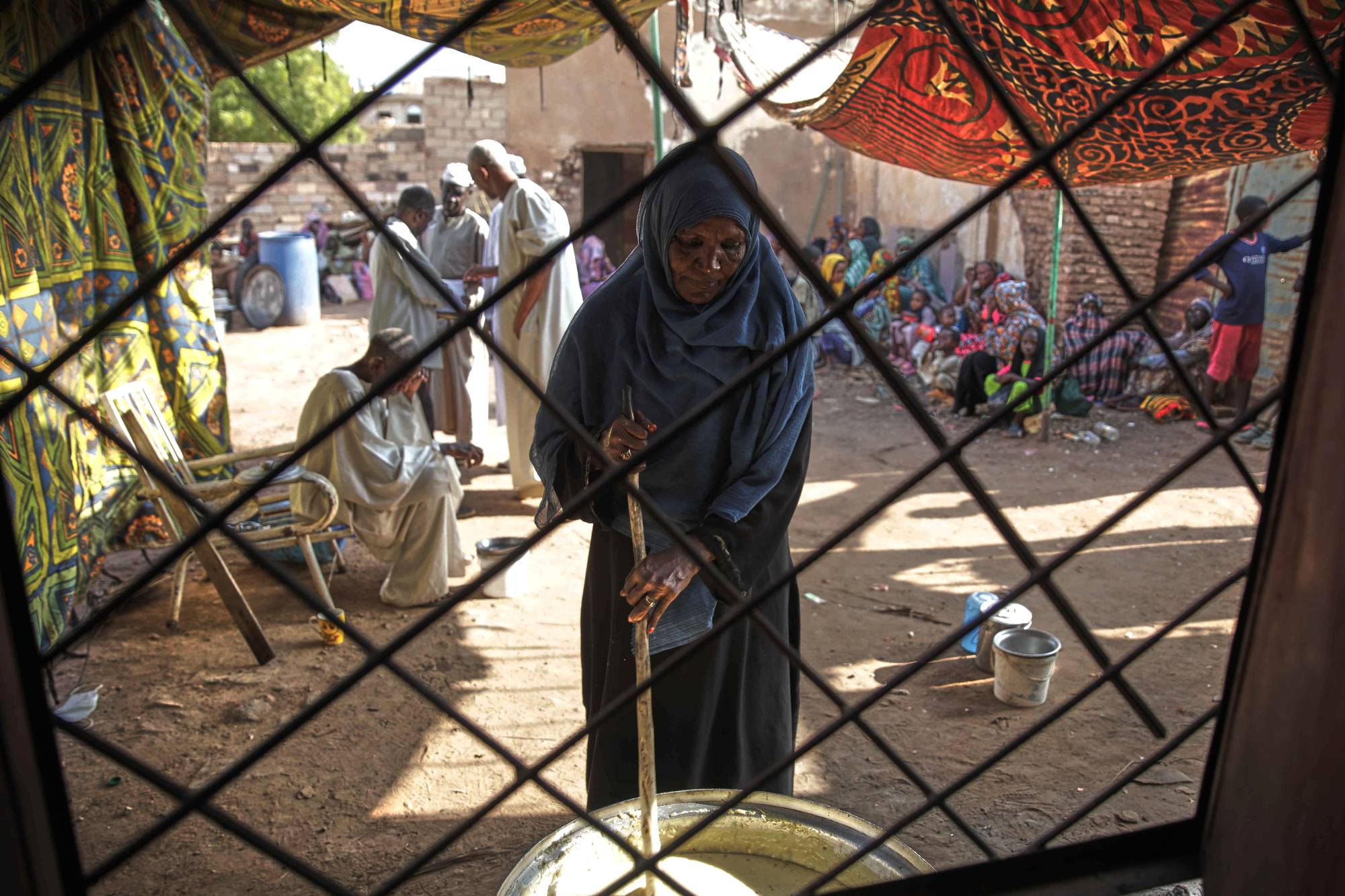 Savaş, milyonlarca Sudanlının yerinden edilmesine neden oldu. (AP)