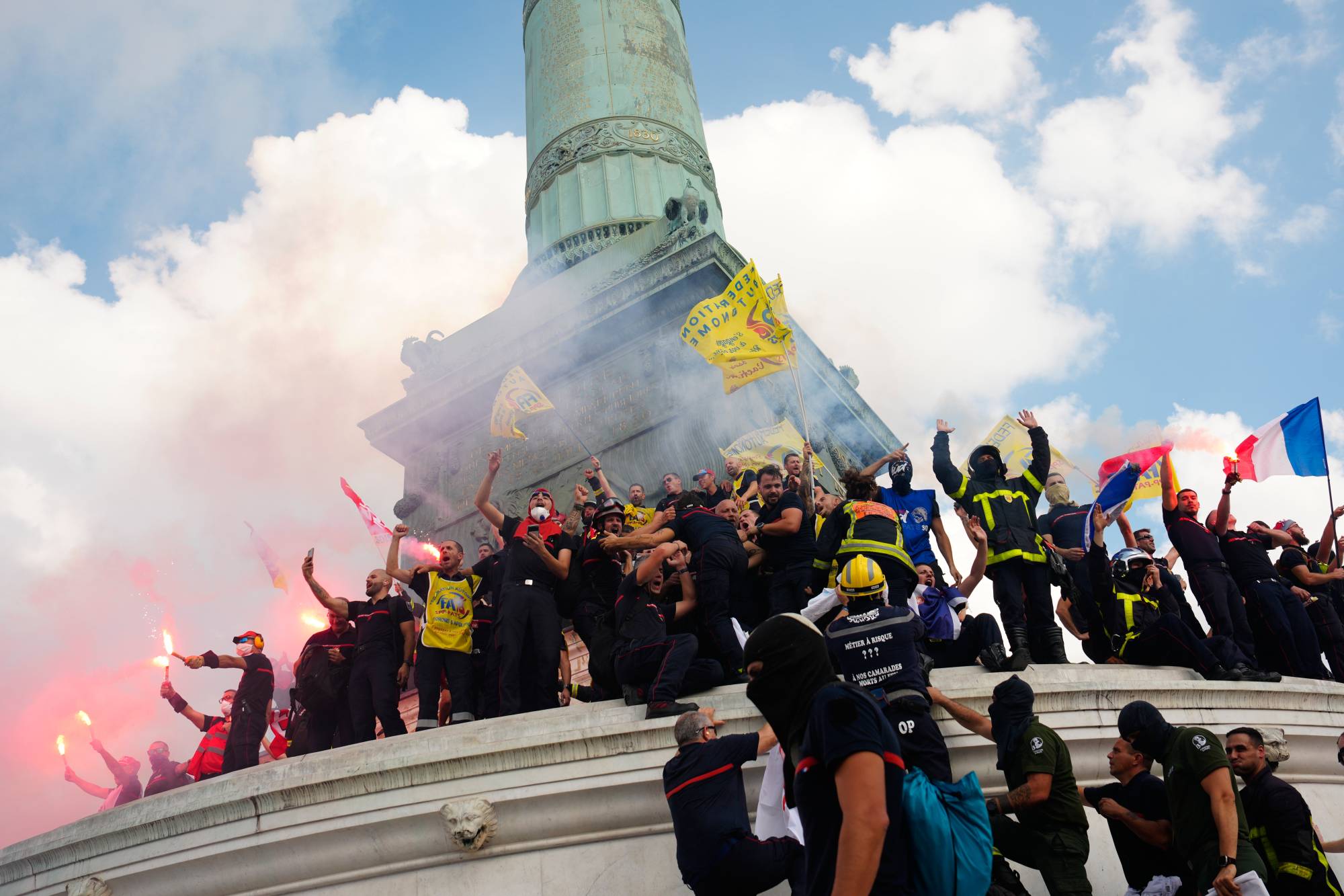 Fransa’da öğrencilerin düzenlediği protestolar. (AP)