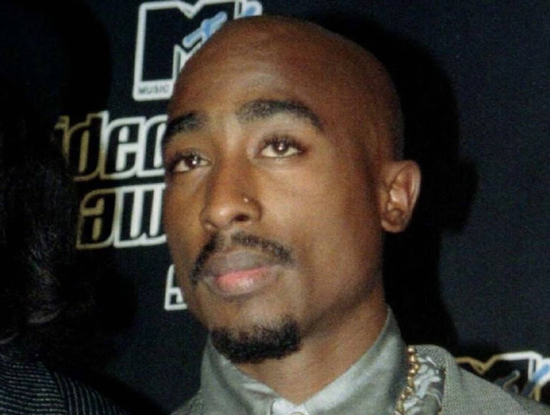 Rap yıldızı Tupac Shakur, 4 Eylül 1996’da New York’ta düzenlenen MTV Video Müzik Ödülleri töreninde (Reuters)