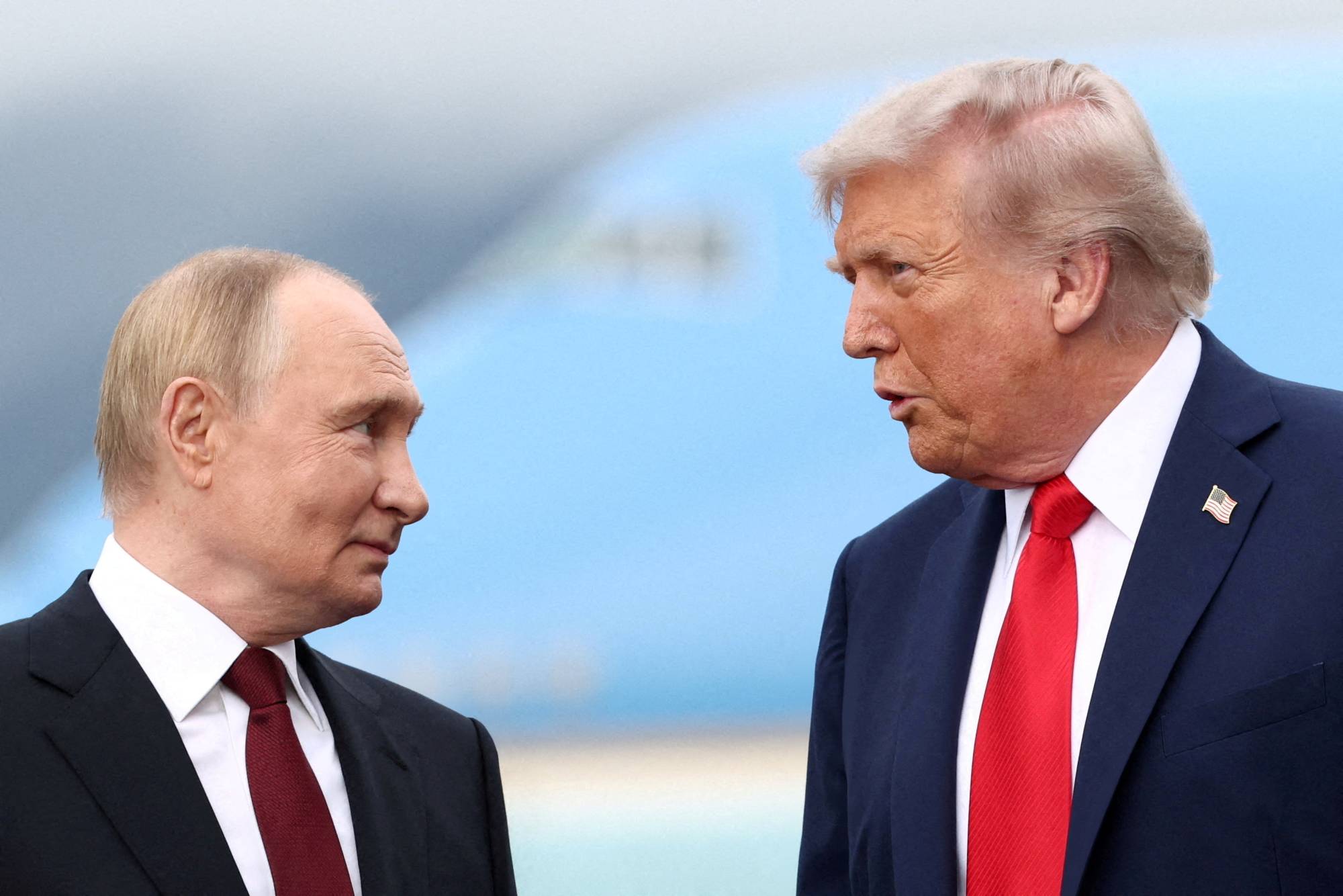ABD Başkanı Donald Trump, 15 Ağustos 2025’te Alaska eyaletinin Anchorage kentinde Rusya Devlet Başkanı Vladimir Putin ile gerçekleştirdiği görüşme sırasında (Reuters)